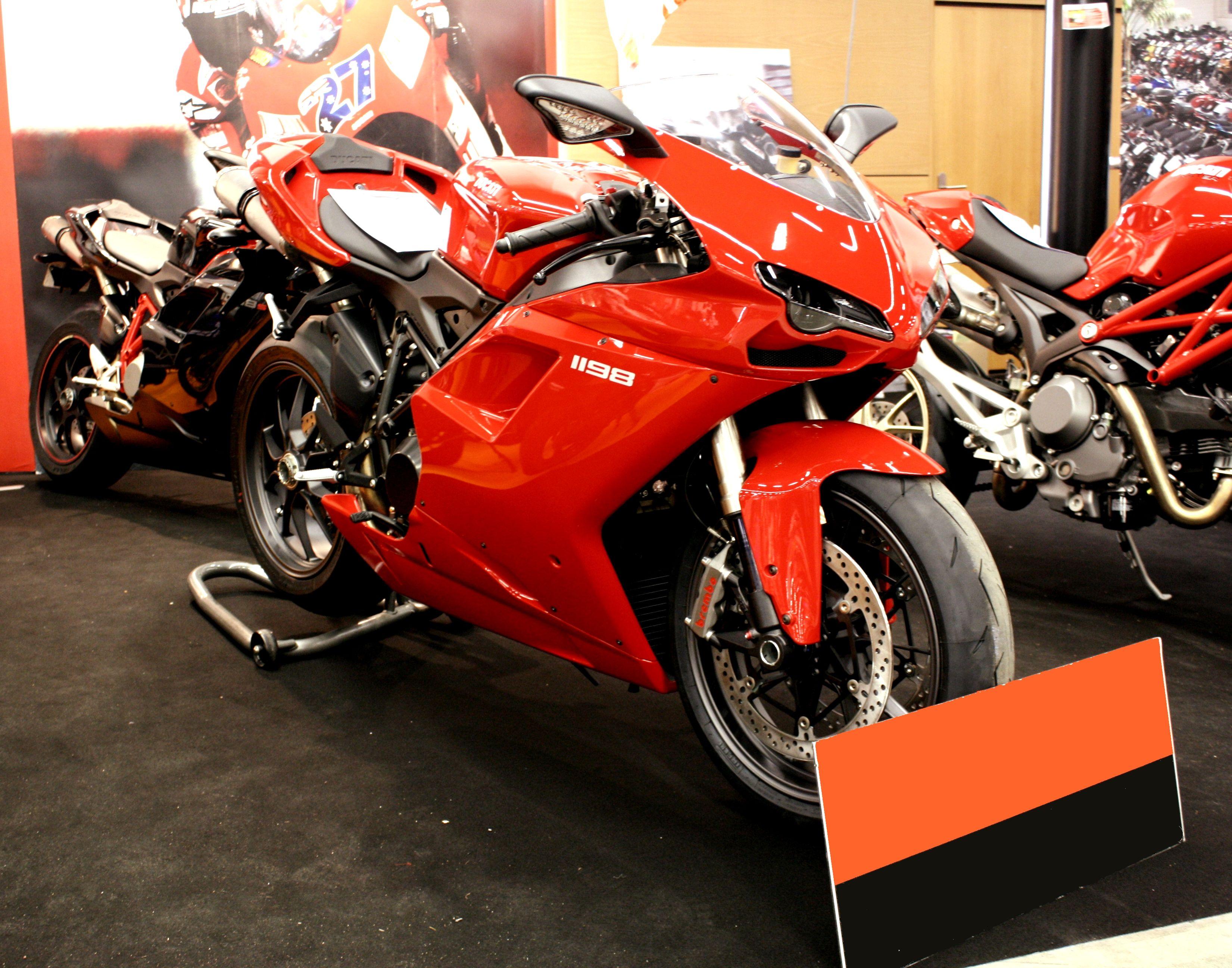 3301x2592 Ducati Superbike 1198 pic 10