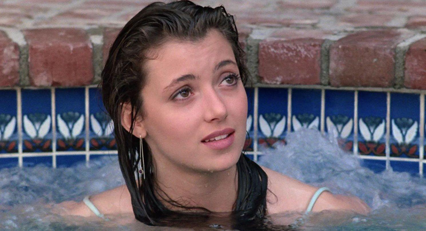 1489x806 What really happened to Mia Sara?