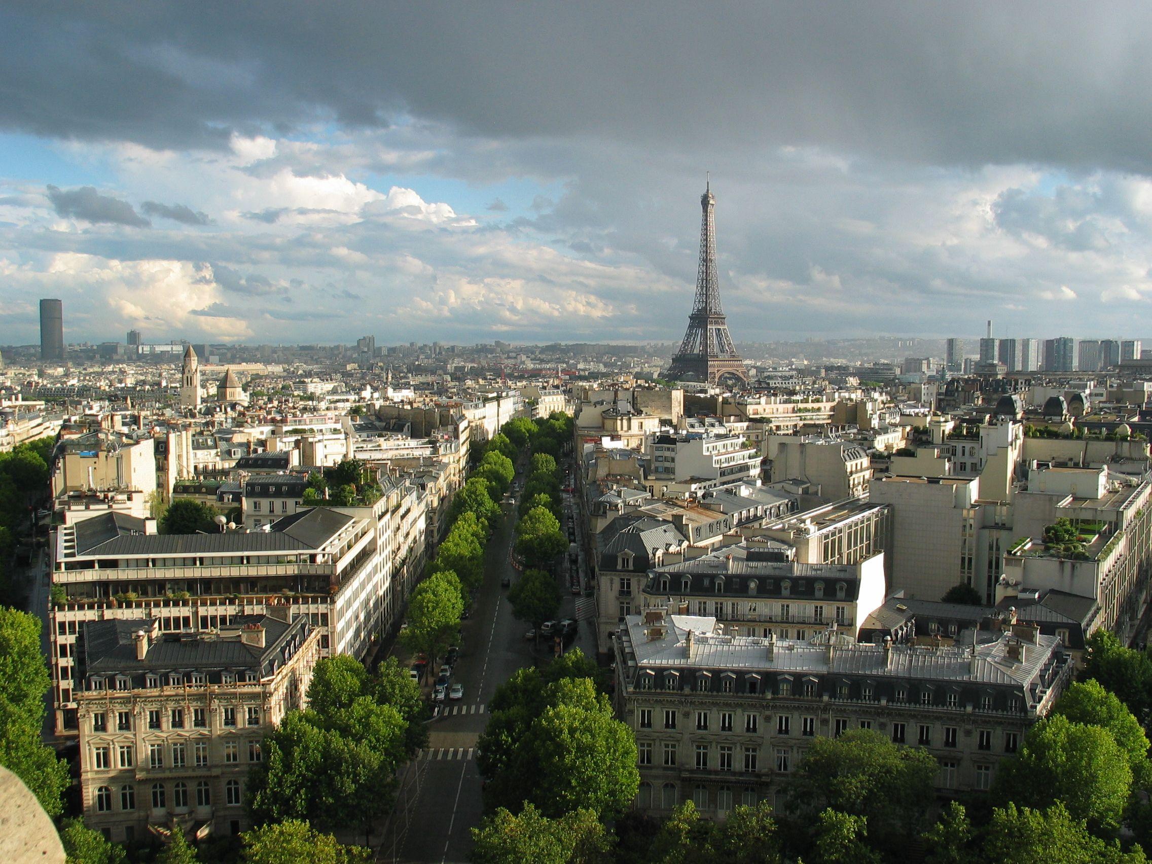 2272x1704 Eiffel Tower, Paris, clouds, cityscapes, buildings, Europe wallpaper