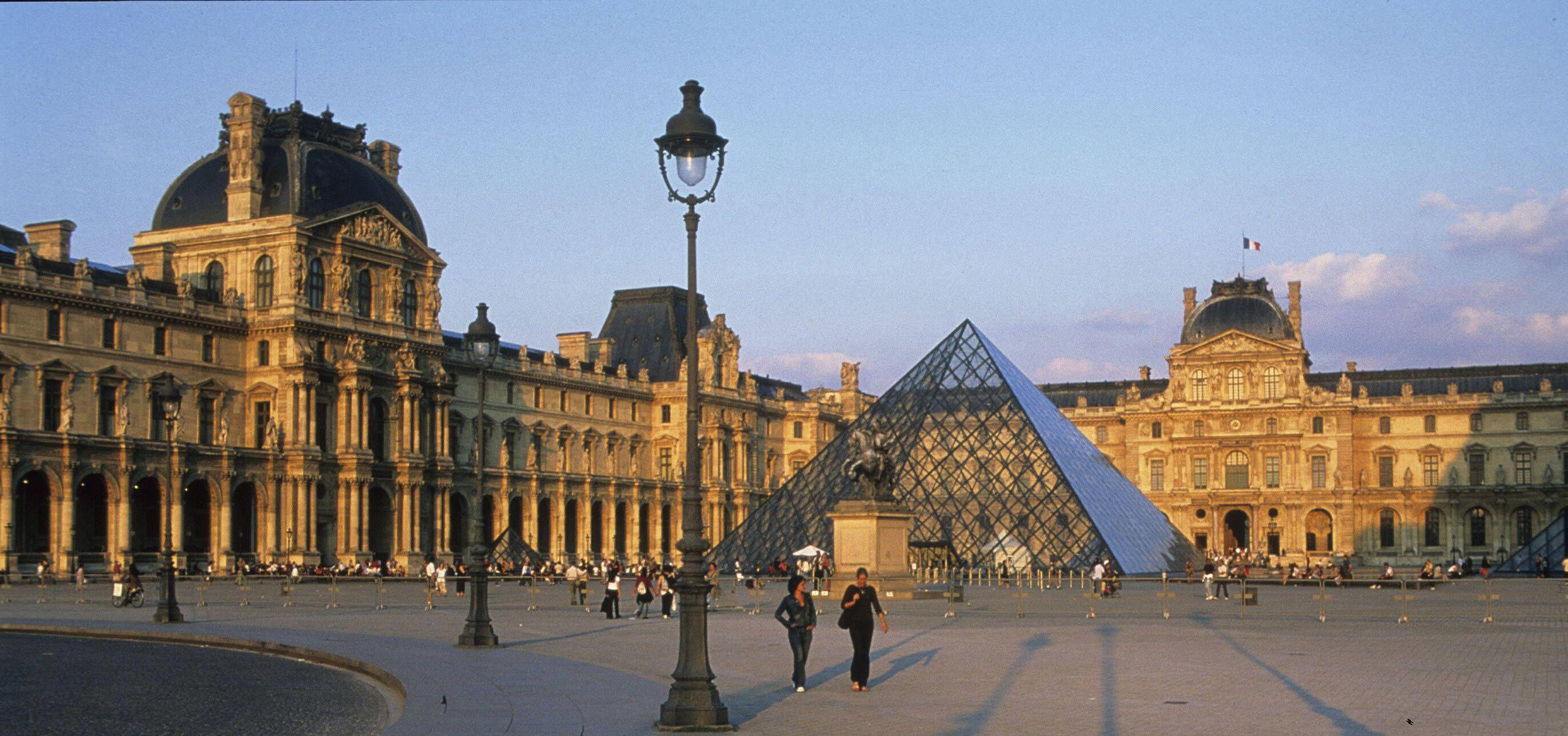 2744x1288 Musee du Louvre: arts, en, france, french, galleries, lisa, louvre, mona, musee, museums. Glogster EDU multimedia posters