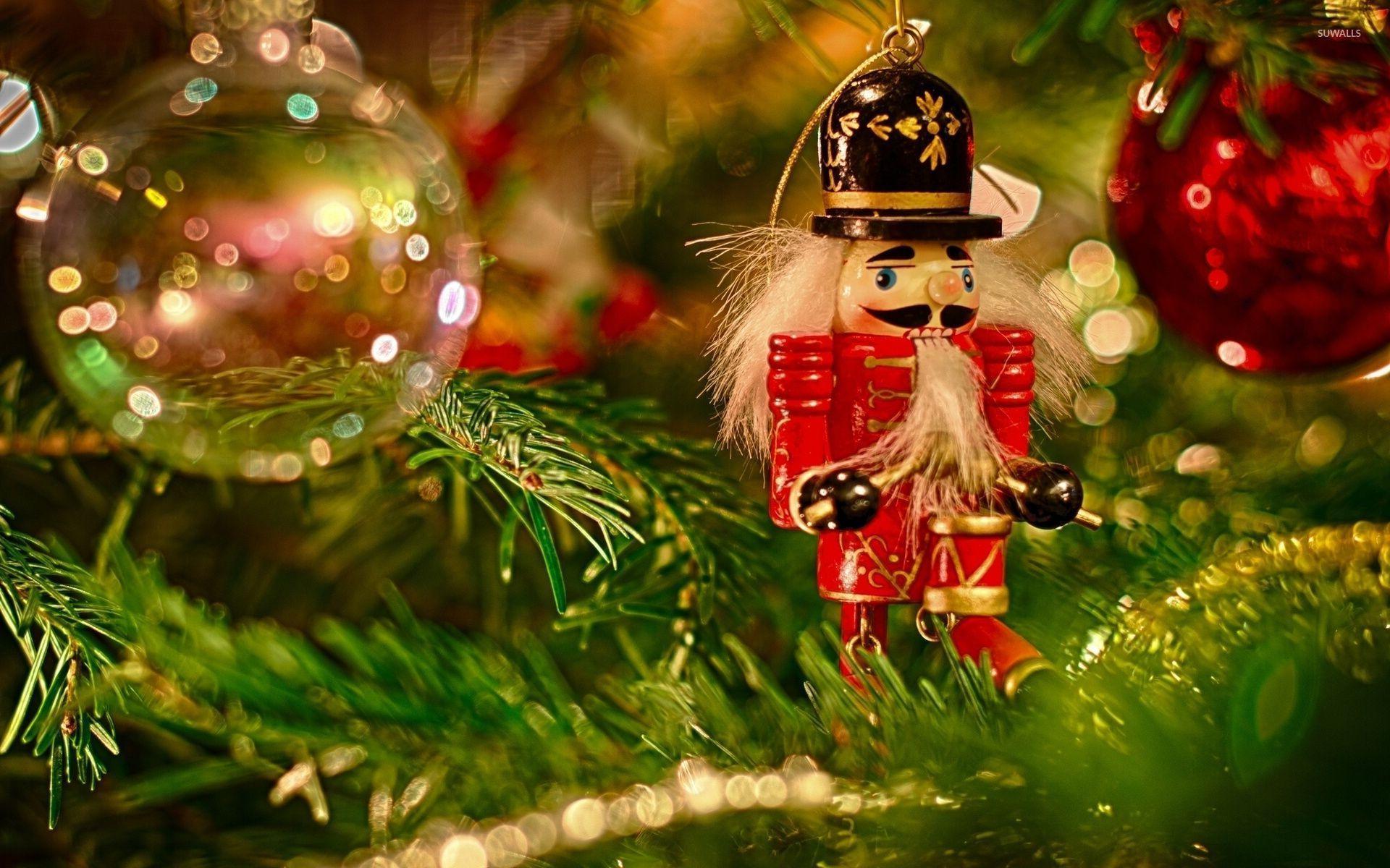 1920x1200 Wooden soldier in the Christmas tree wallpaper wallpaper