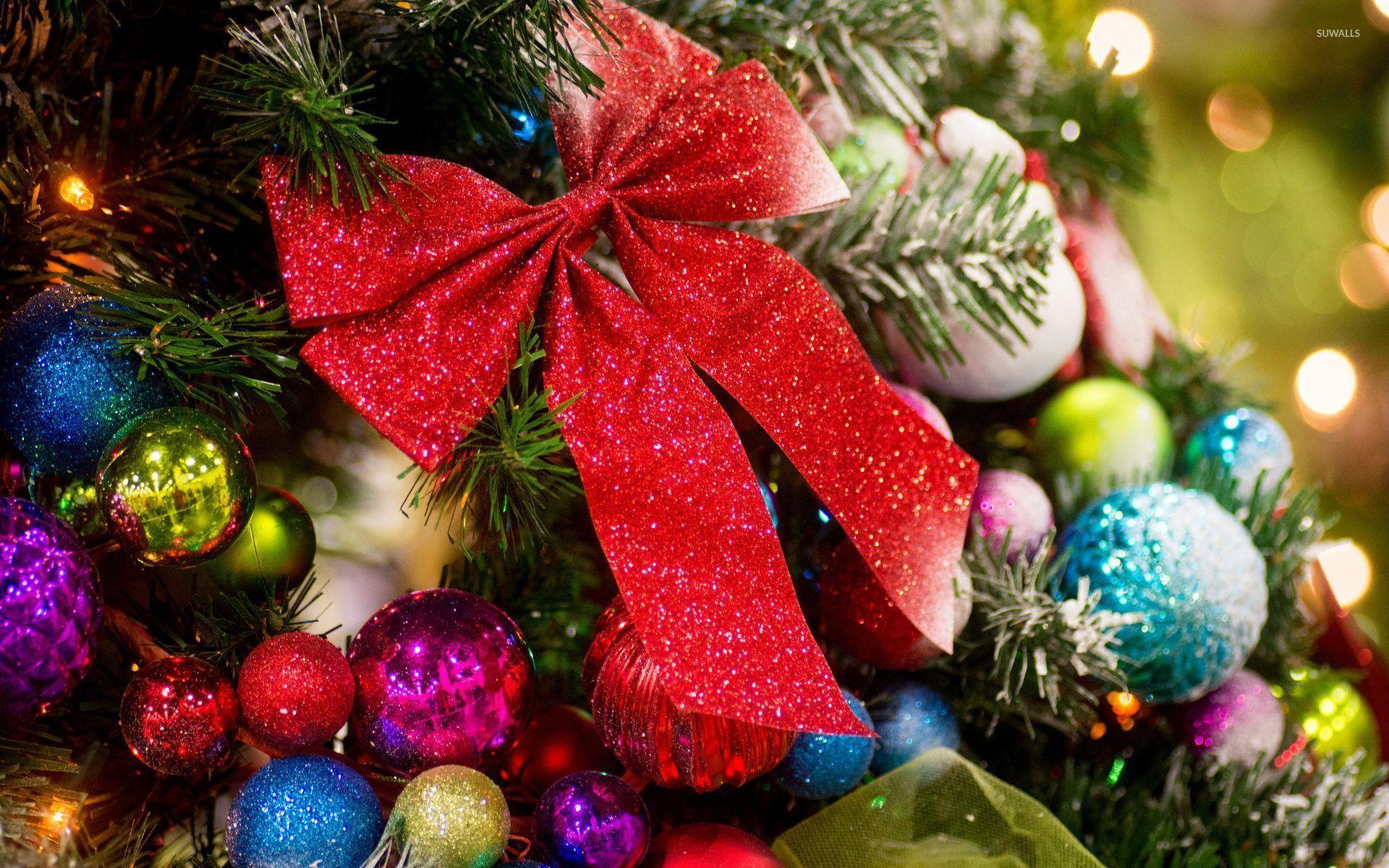 1920x1200 Sparkly red bow in the Christmas tree wallpaper wallpaper