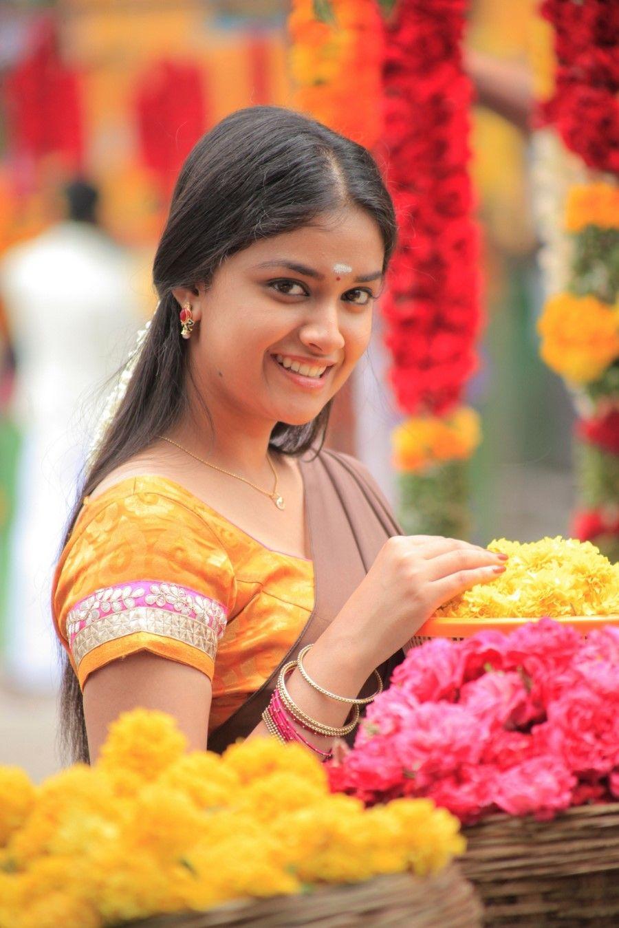 900x1349 Sivakarthikeyan And Keerthi Suresh Cute Stills In Rajini Murugan