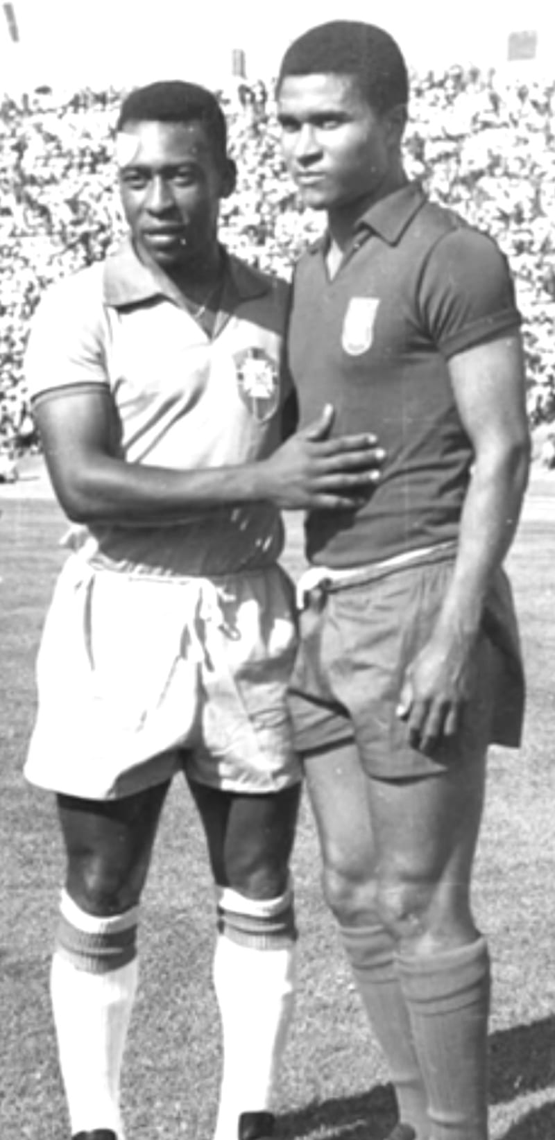 800x1644 4096x2304px, 4K free download. Pele and Eusebio, brazil, eusebio, football, pele, portugal, sport, HD phone wallpaper