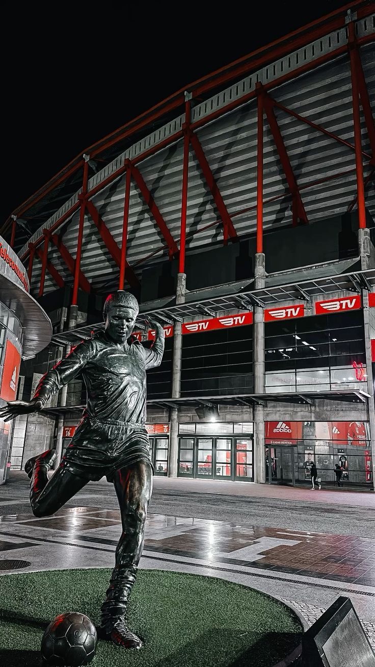 736x1308 Eusébio Wallpaper