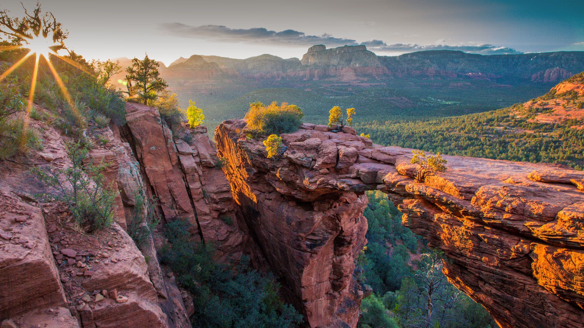 1920x1080 Hiking in Sedona to catch the sunset at Devils Bridge, Arizona, USA. Windows Spotlight Image