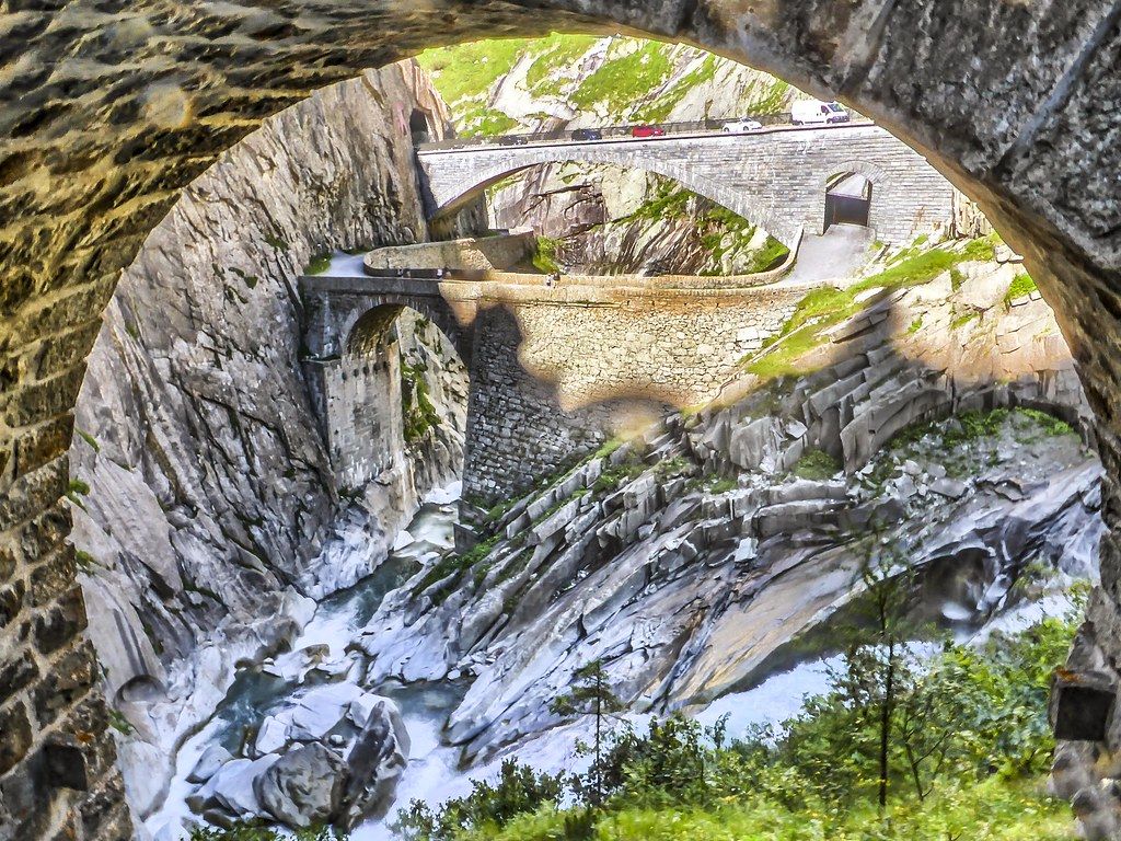 1024x768 Devil's Bridgeücke. Schöllenen Gorge, in the Sw