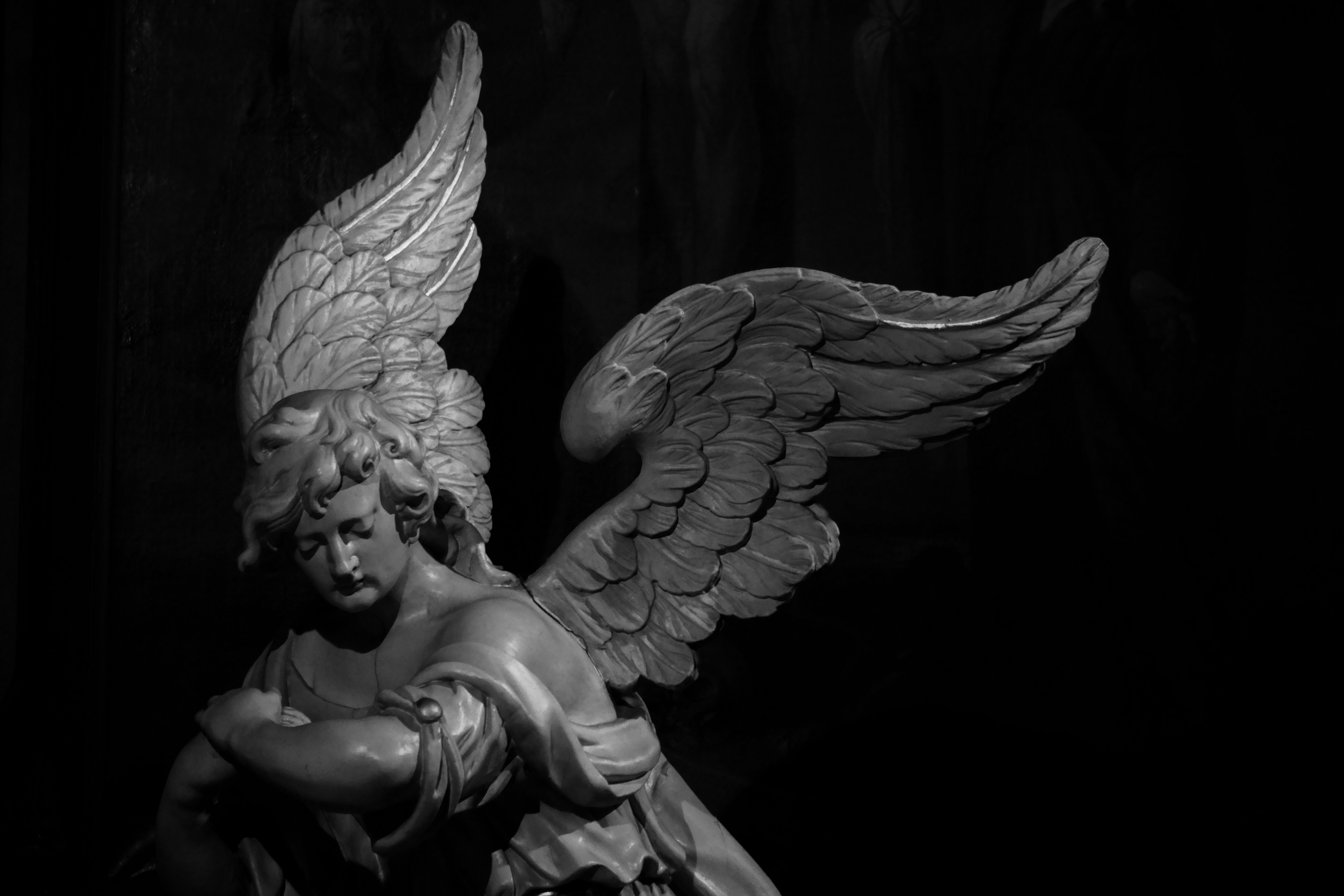 6000x4000 Angel Sculpture in the Dark · Free