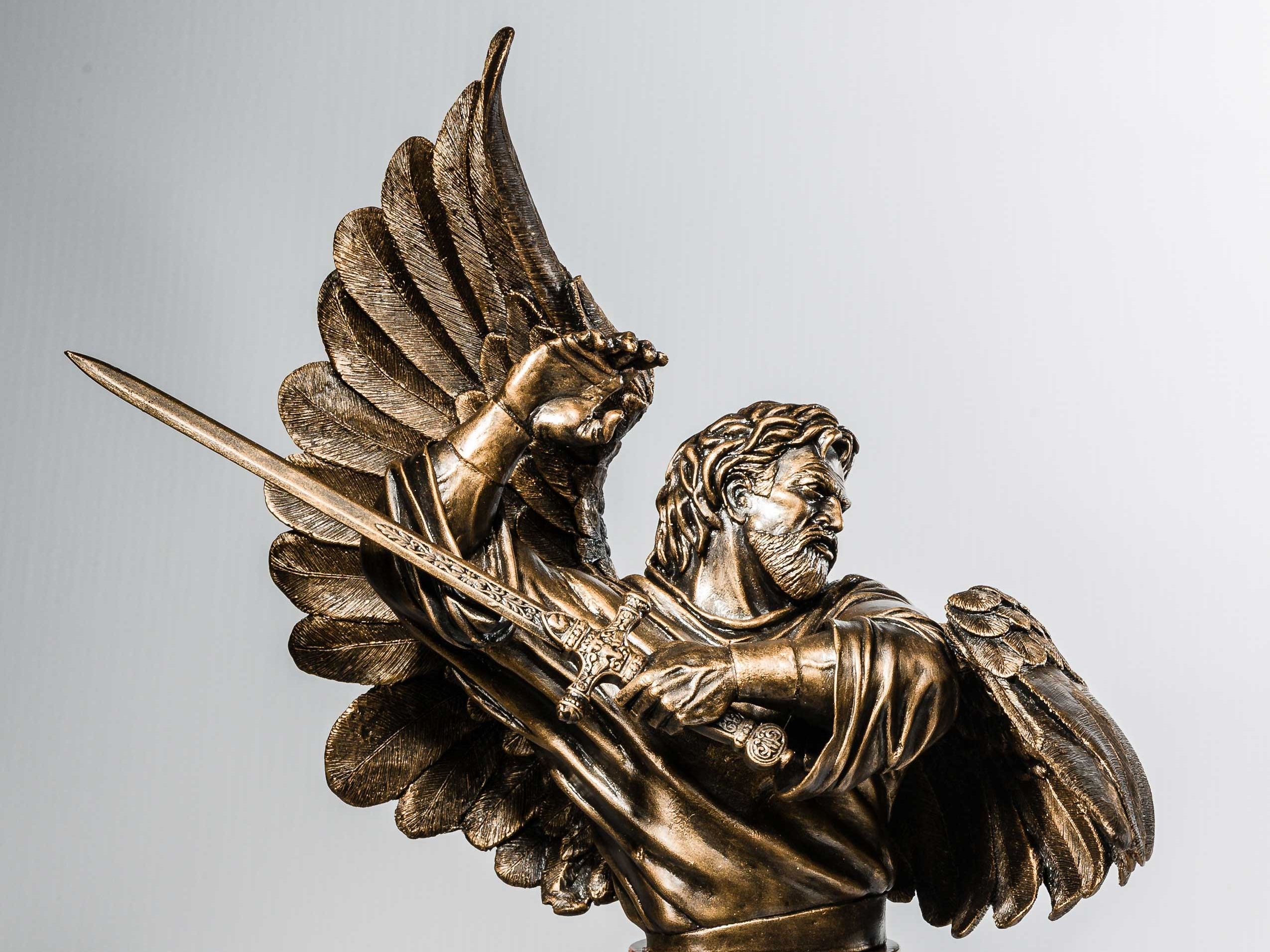 2550x1912 Majestic Angel Statue
