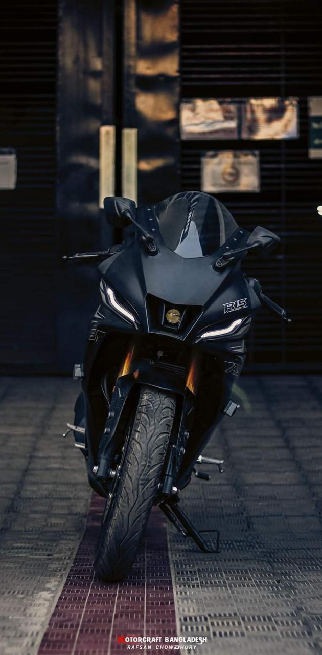 630x1280 R15 V4 Black Wallpaper