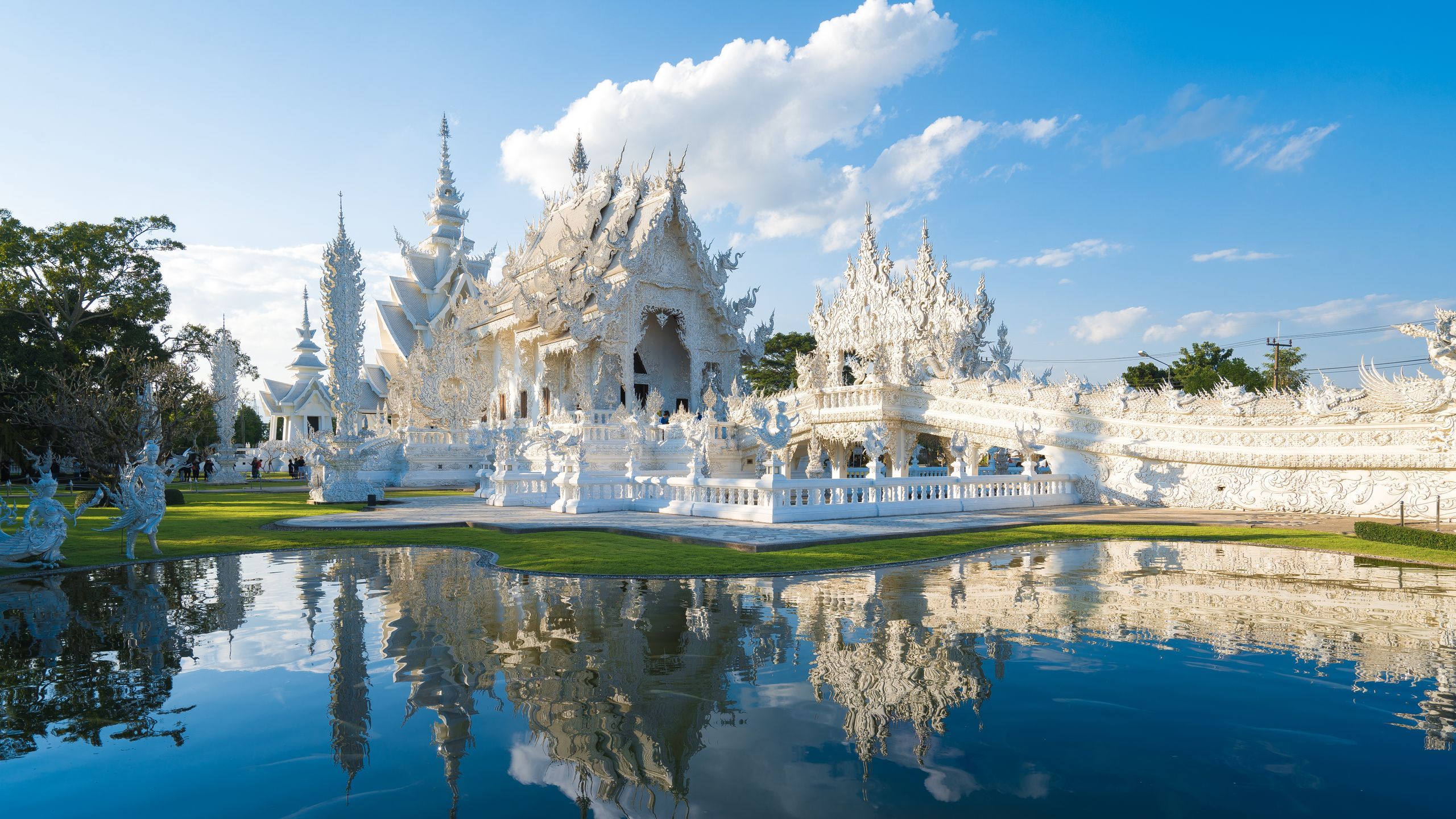2560x1440 The White Temple Is The Must Visit Architectural Marvel In Thailand