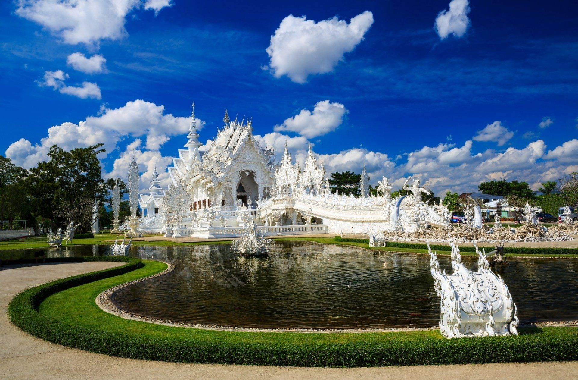 1920x1261 Stunning Wat Rong Khun Temple: Thailand's Iconic White Sanctuary HD Wallpaper