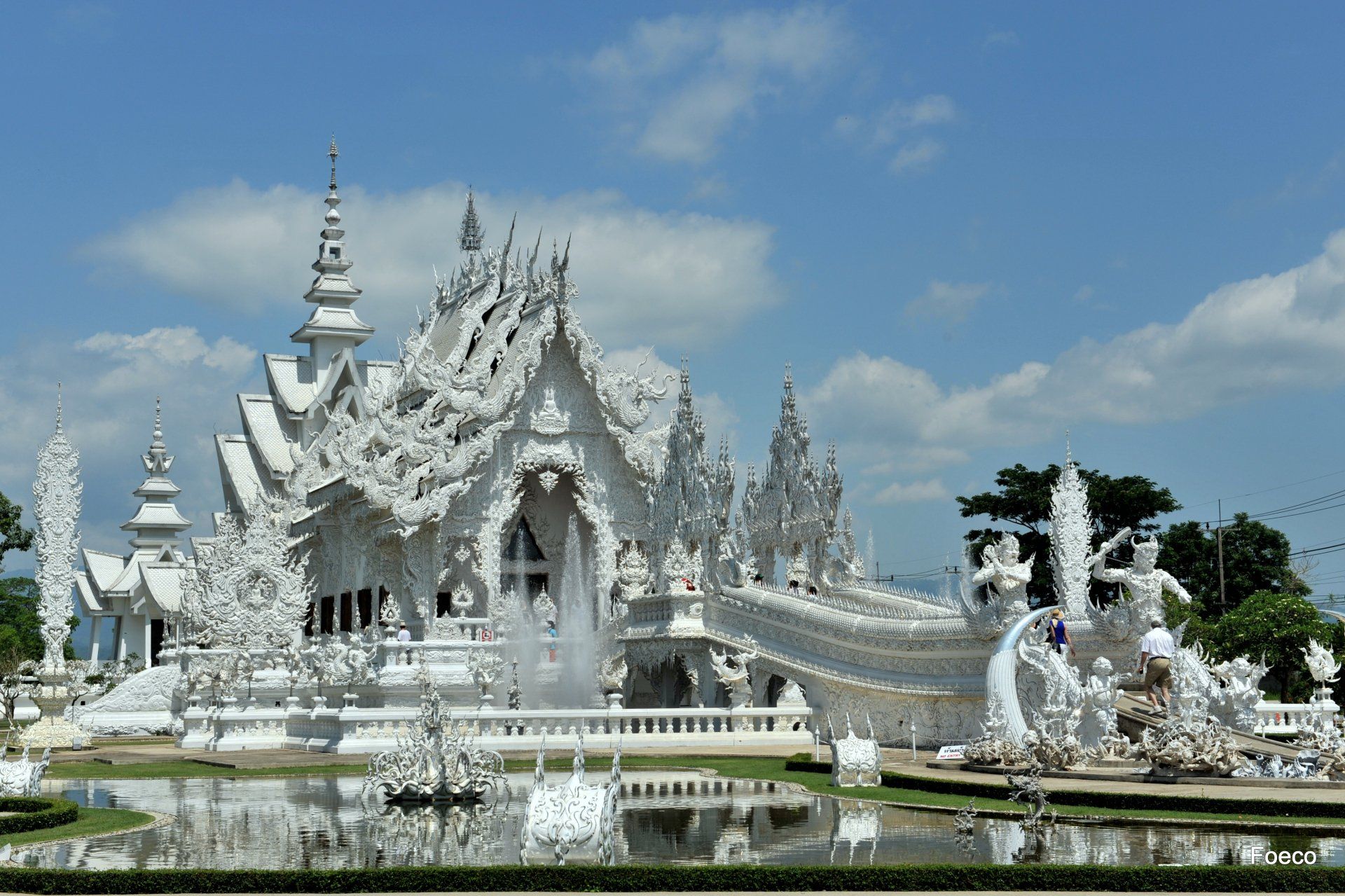 1920x1279 Stunning 4K Ultra HD View of Wat Rong Khun