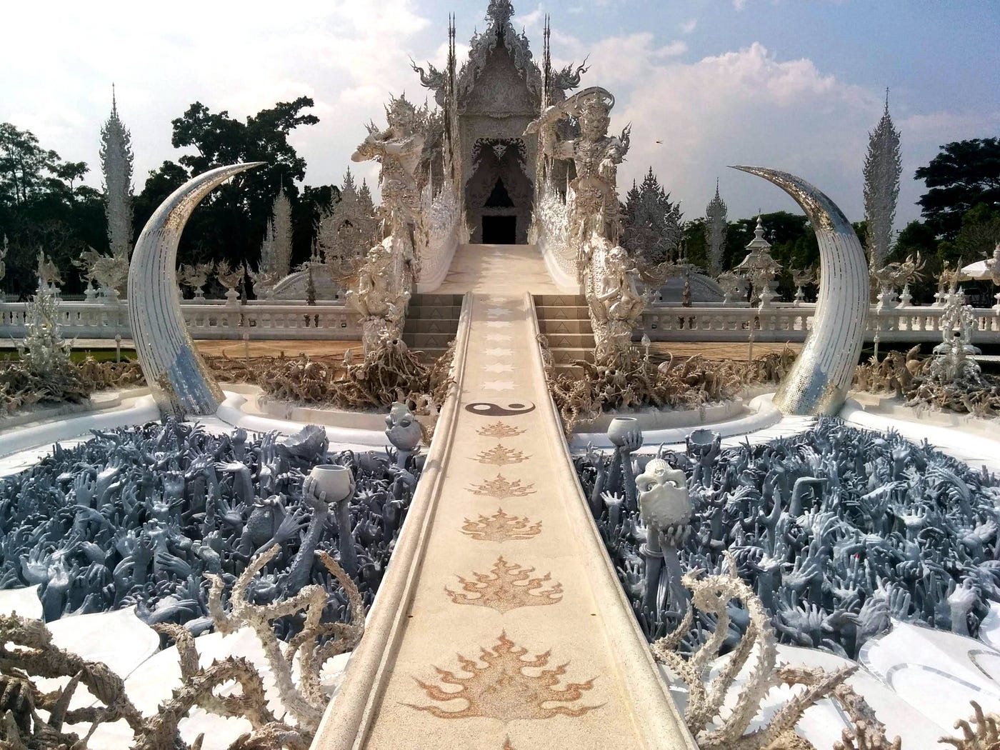 1400x1050 Behind the Sinister Design of the White Temple in Chiang Rai Thailand.
