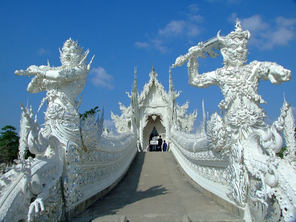 1024x768 The White Temple (Wat Rong Khun)
