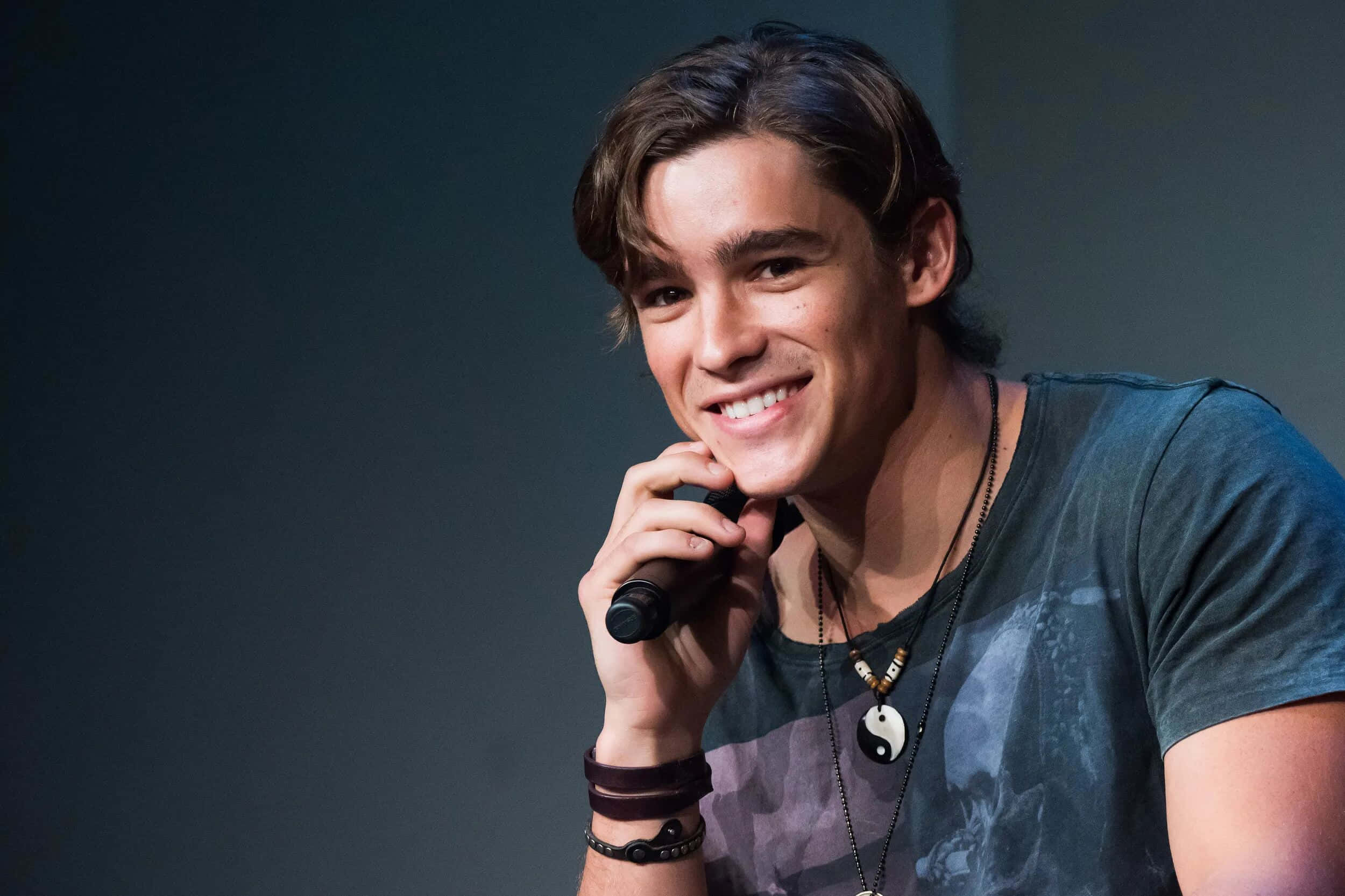 2500x1666 Download Brenton Thwaites Speaking Event Wallpaper