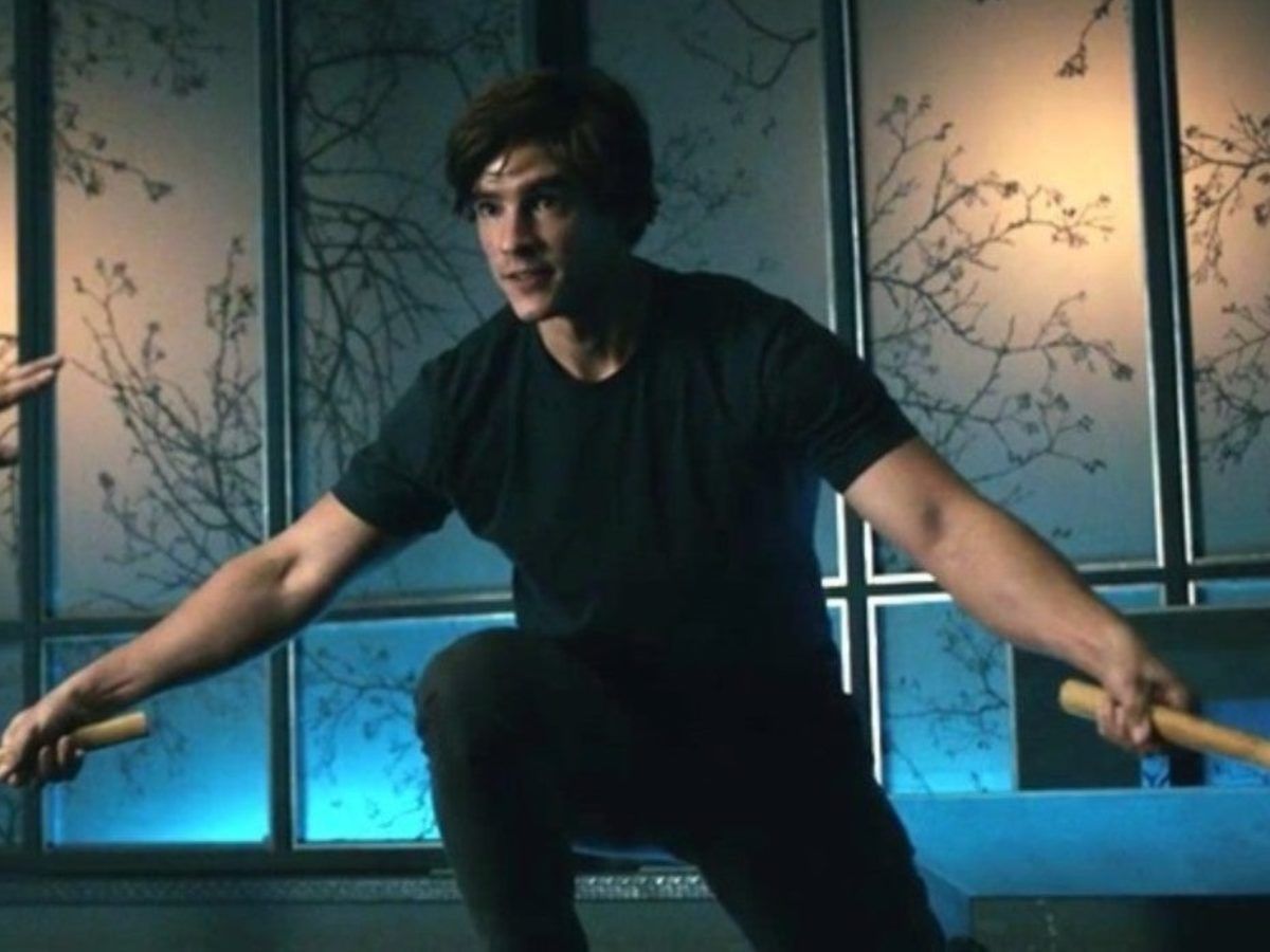 1200x900 Titans: Brenton Thwaites Is a Lover, Not a Fighter; Posts Training Vid