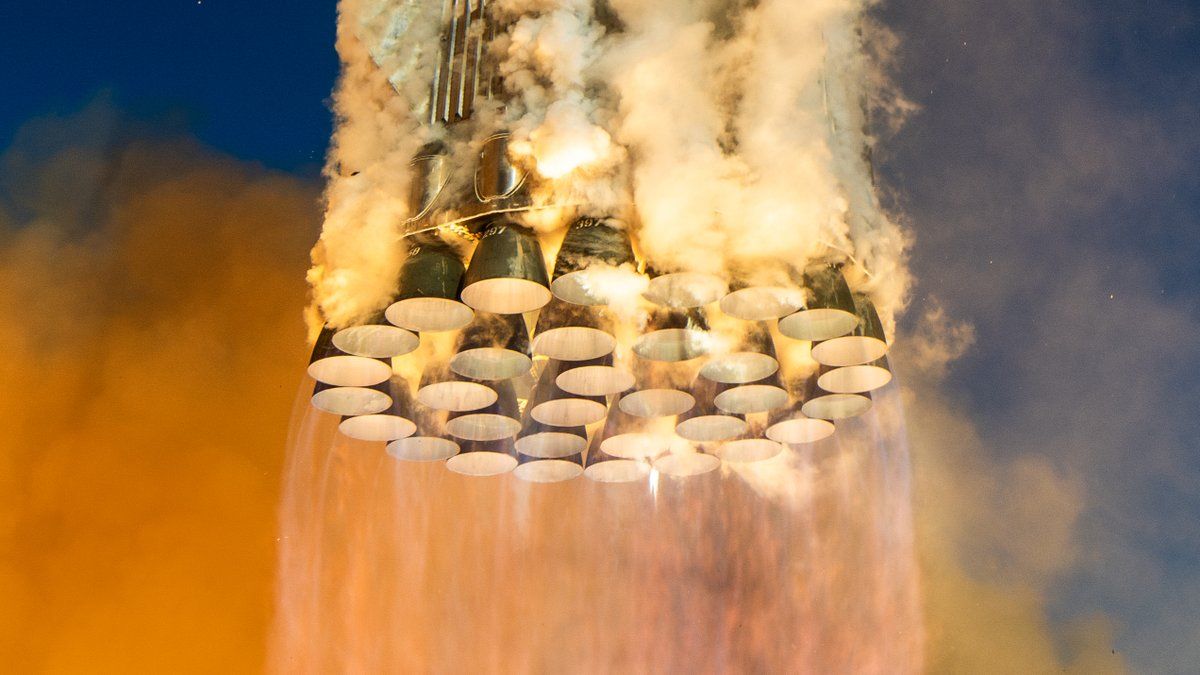 1200x675 Raptor engines powering the Super Heavy booster off the pad from Starbase
