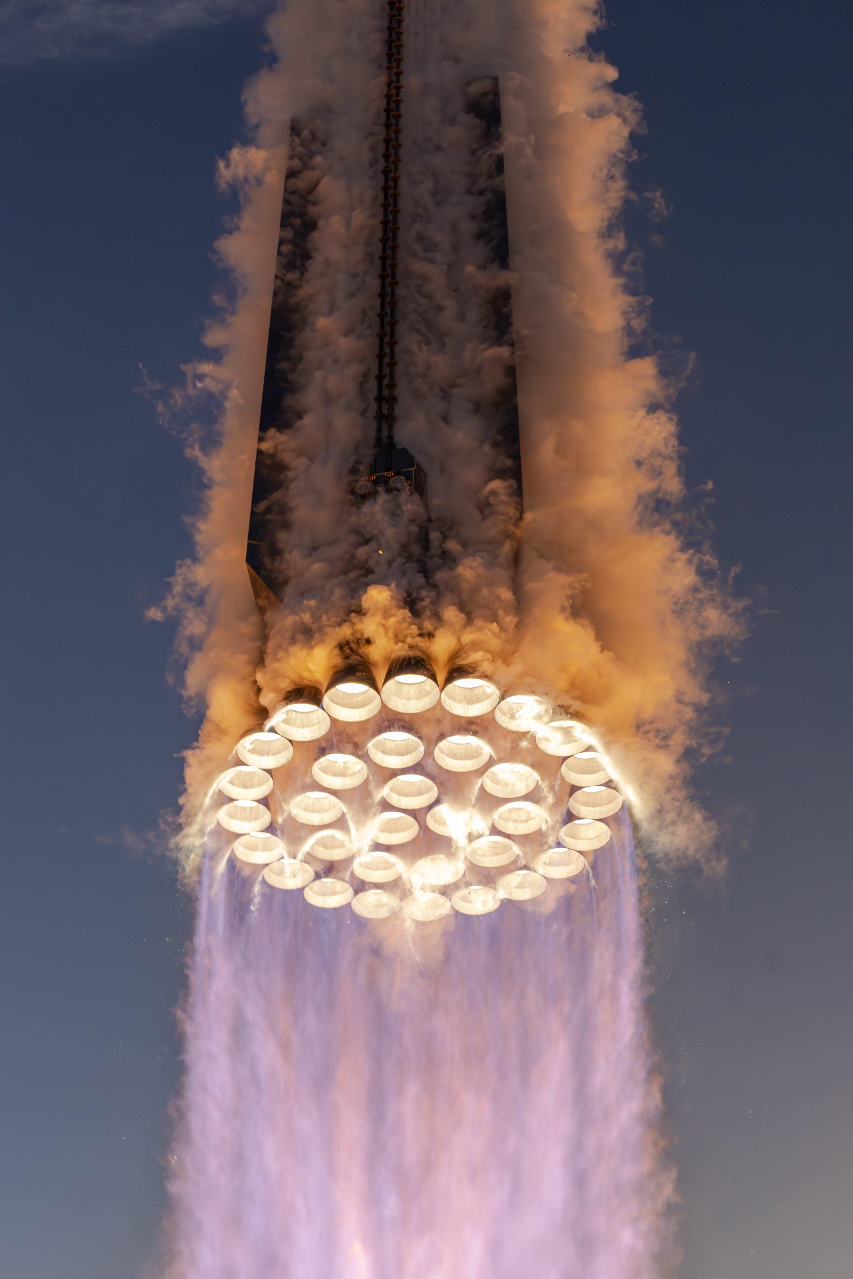 2732x4096 Starship's 33 Raptor Engines In Full Power. : R Interestingasf*ck