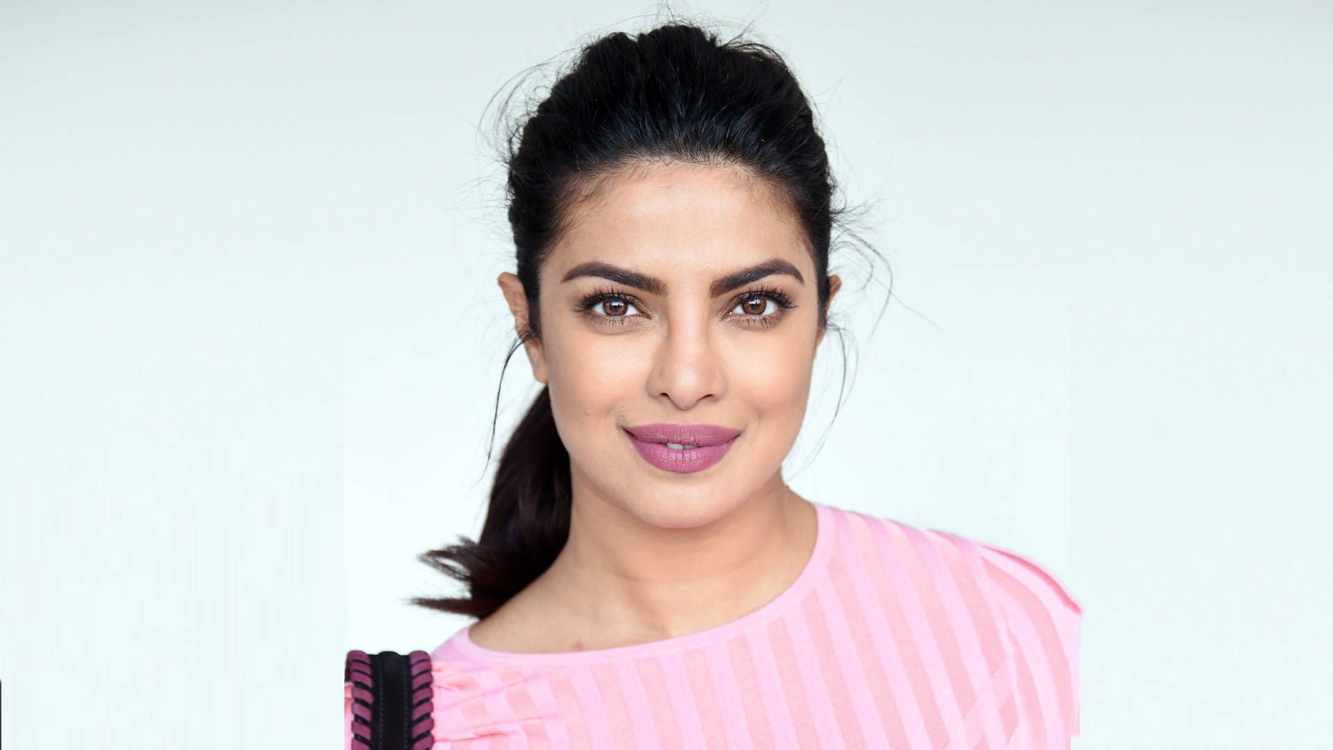 1920x1080 Download Priyanka Chopra With Minimal Make Up Wallpaper