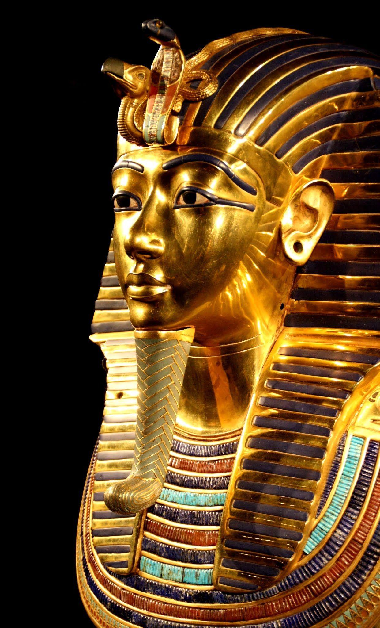1241x2048 Gold Tutankhamun Statue · Free