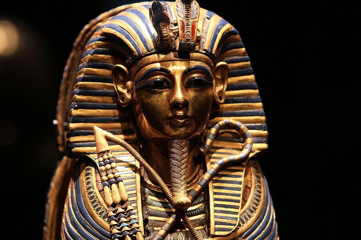 1200x800 King Tut's beard was glued back on with epoxy, reports AP