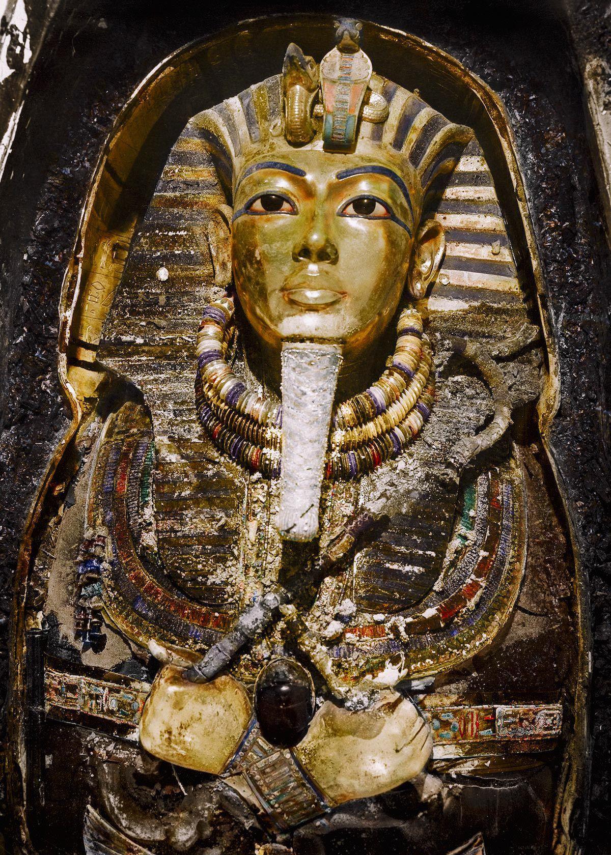 1200x1680 Discovery of King Tut's Tomb Told Through Colorized Photo