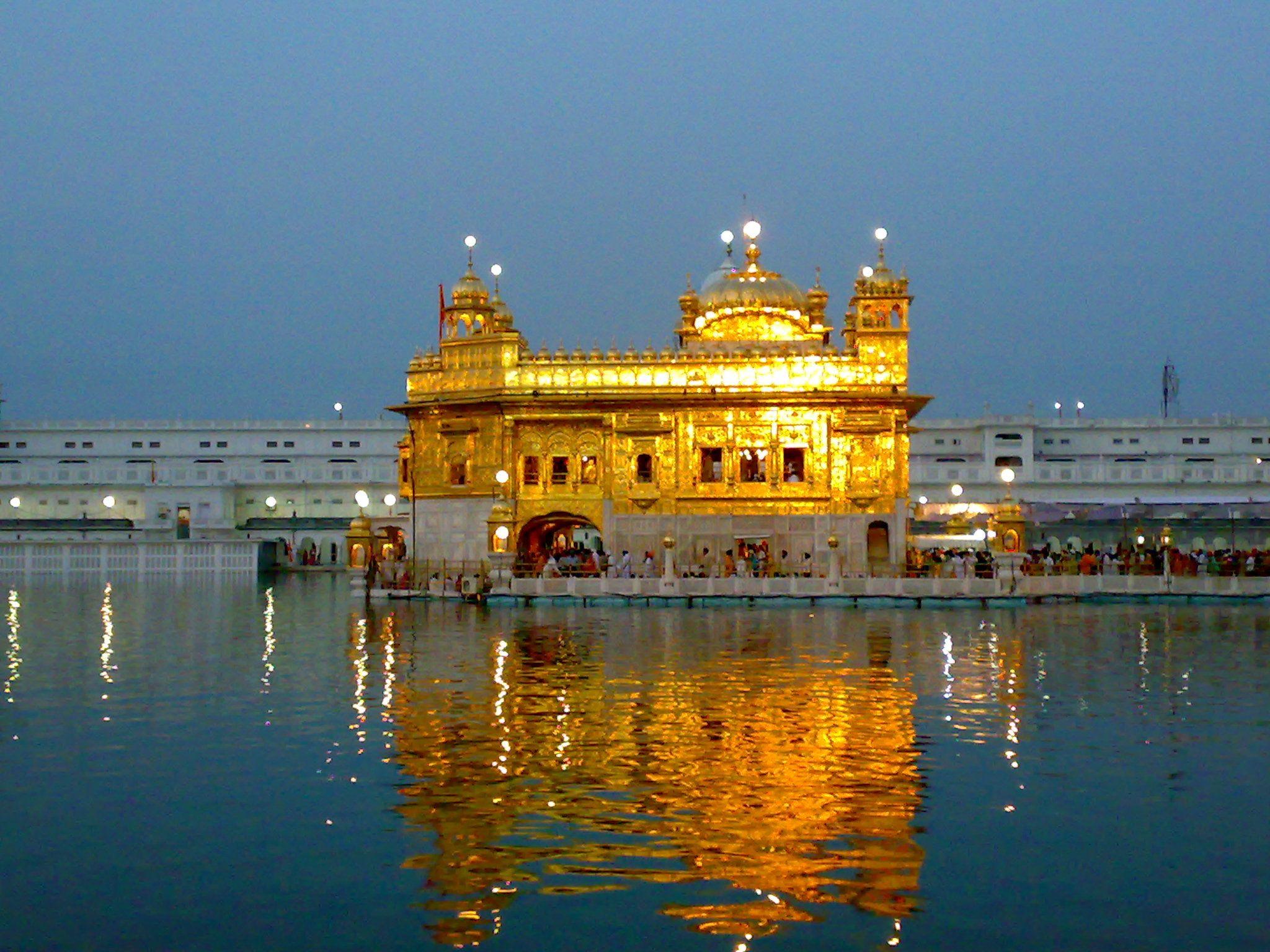 2048x1536 Golden Temple- Heaven on