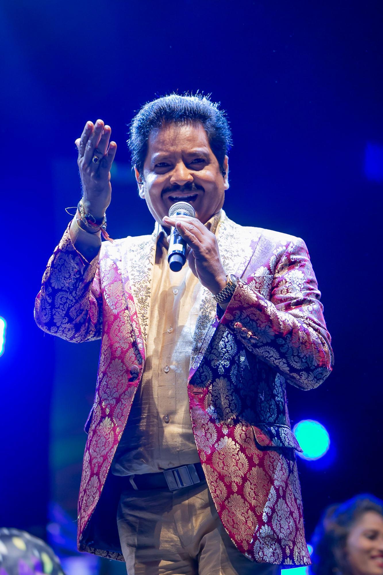 1333x2000 Alka Yagnik, Udit Narayan And Kumar Sanu Enthrall Dubai Fans