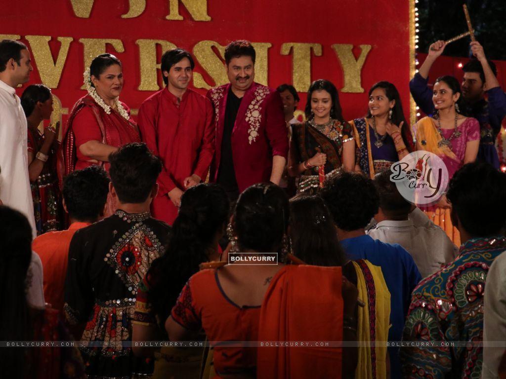 1024x768 Wallpaper Festival with Kumar Sanu in Yeh Un Dinon Ki Baat Hai size:1024x768