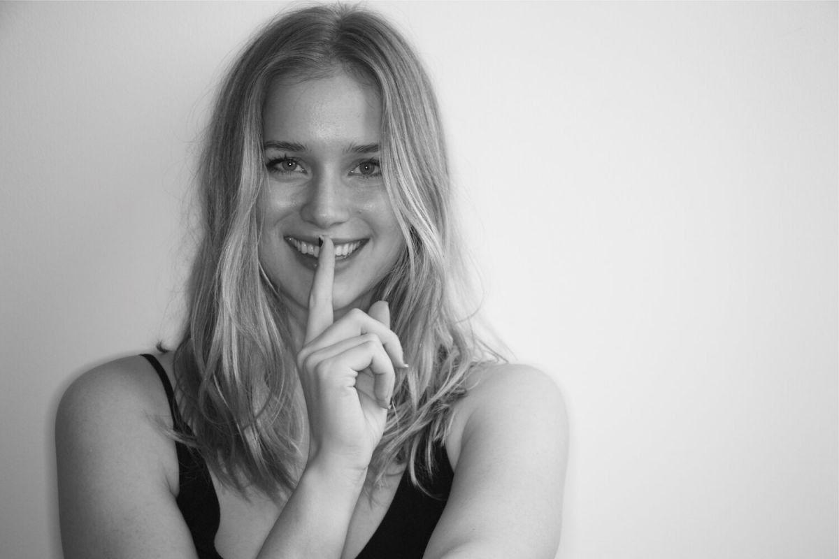 1200x800 Elizabeth Lail wallpaper
