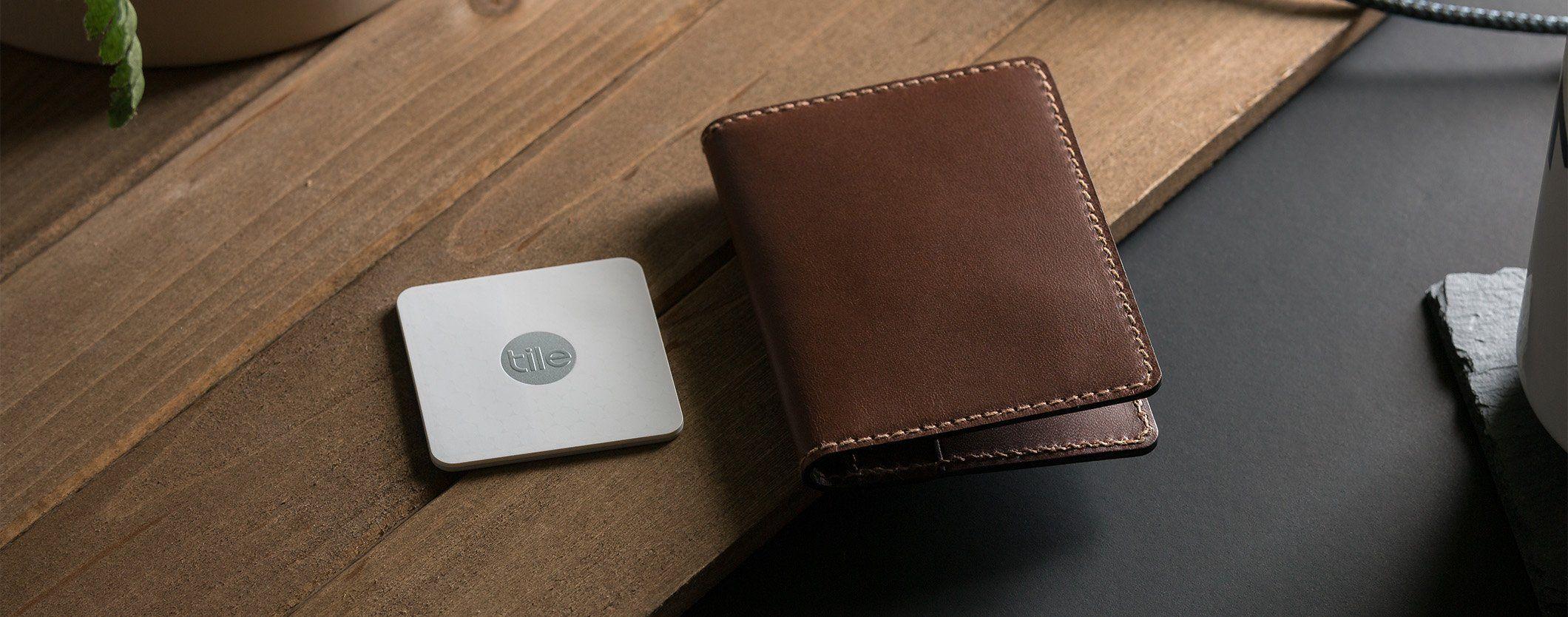 2120x834 Slim Wallet with Tile Tracking, Brown. NOMAD®