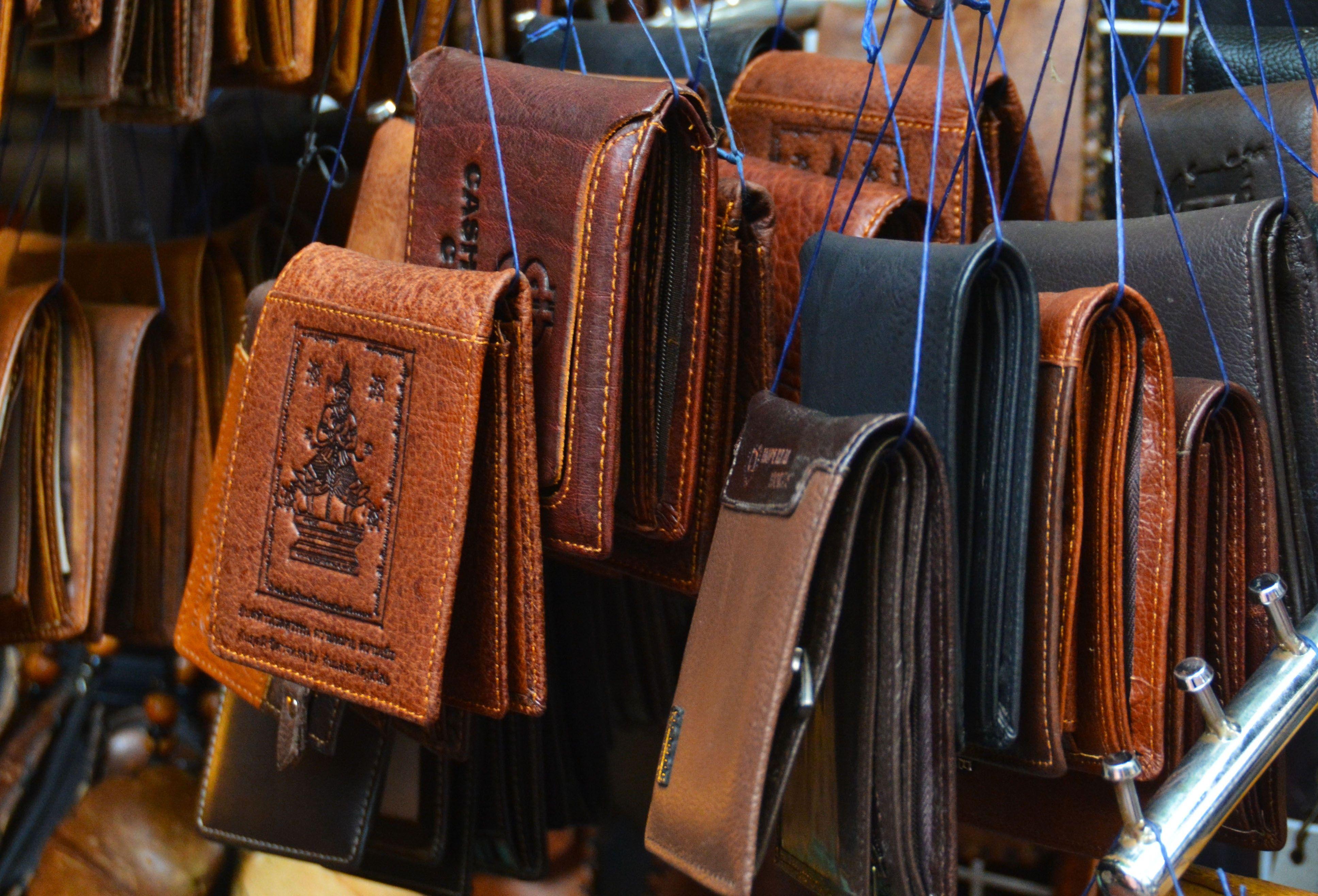 3872x2632 cigars and black leather wallet free image