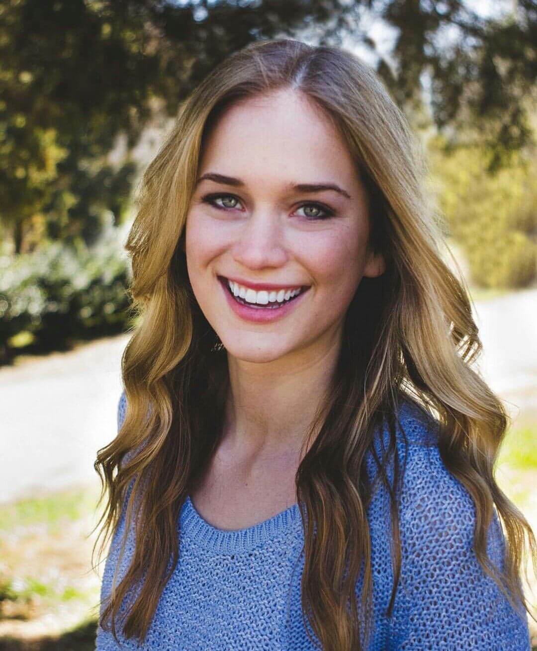 1080x1310 Hot Picture Of Elizabeth Lail Which Will Get You Addicted To Her Body