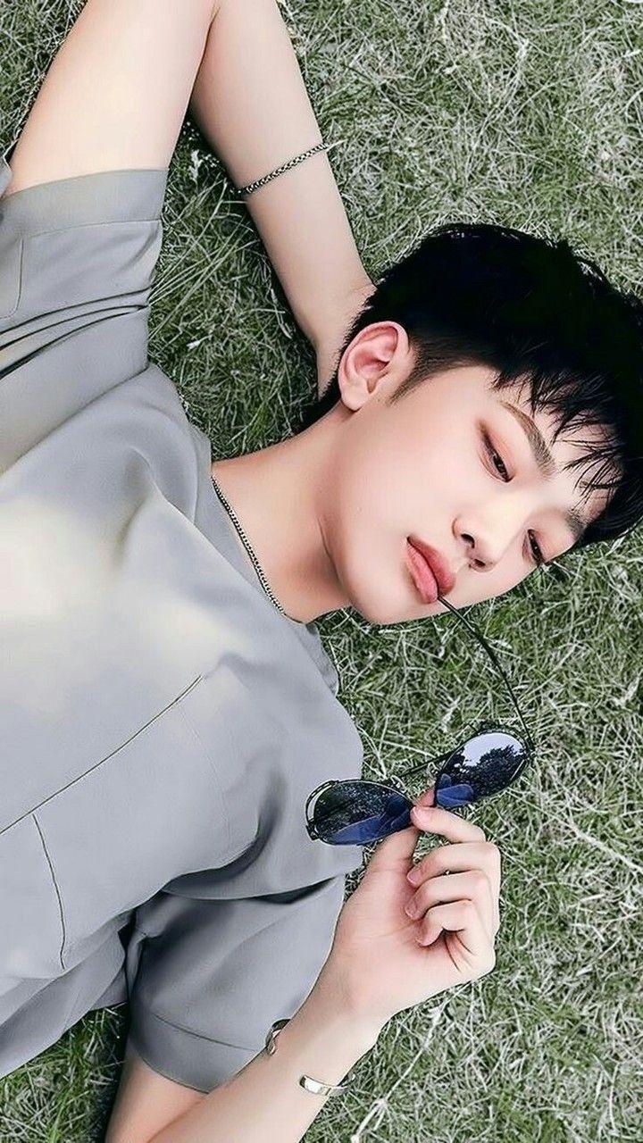 720x1280 image about ー × lai guanlin. See more about wanna one, lai guanlin and kpop