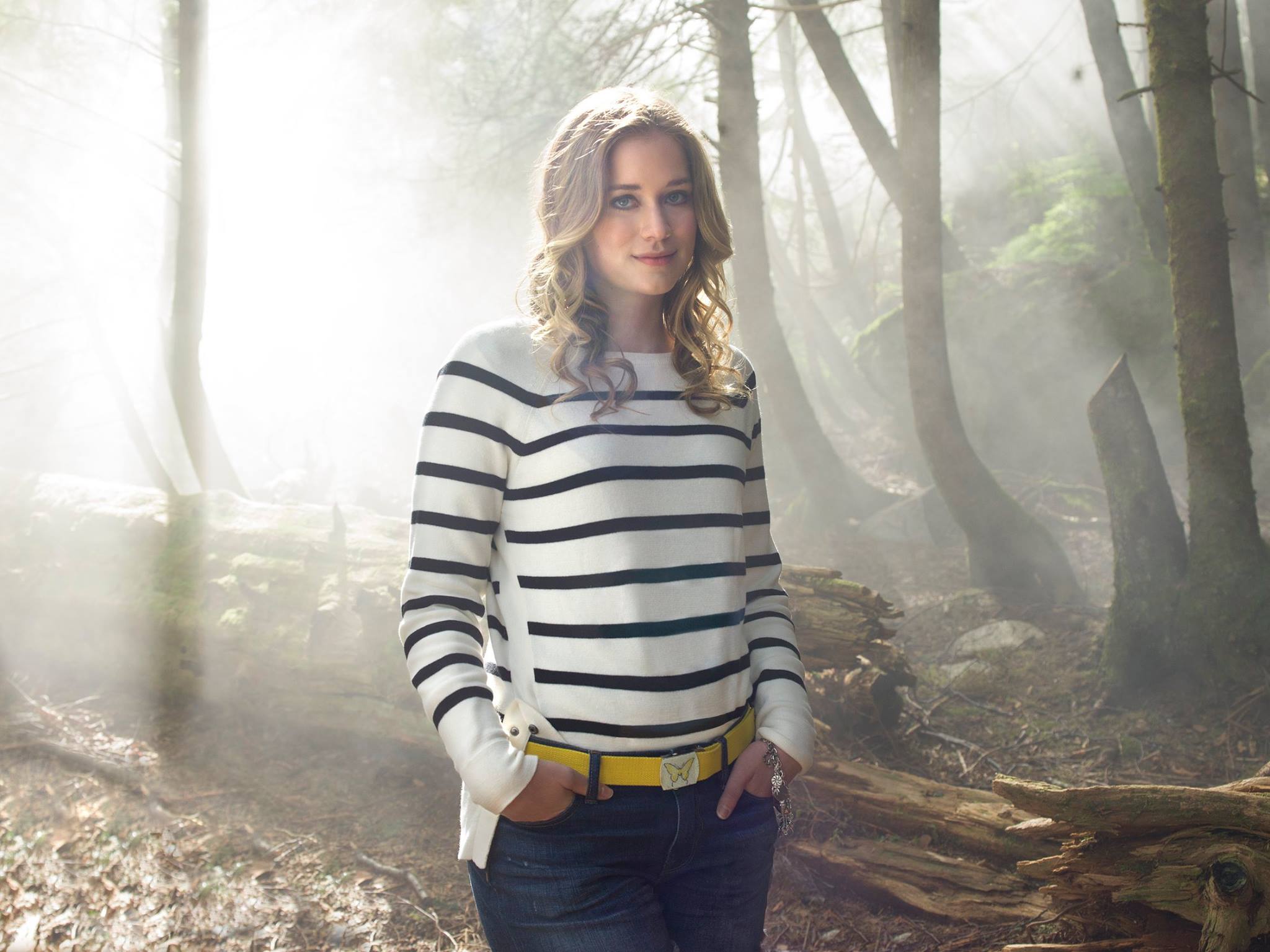 2048x1535 Elizabeth Lail of Summer photo