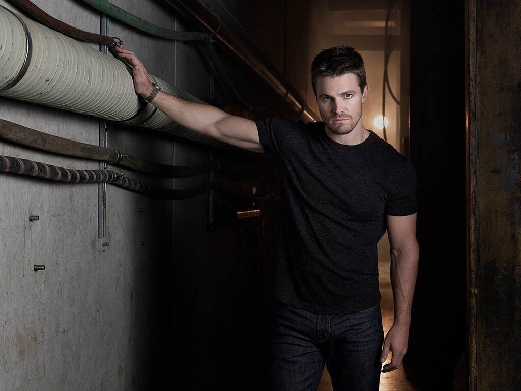1024x768 Arrow's Stephen Amell Earned Less Than His Co Stars For Years! Online