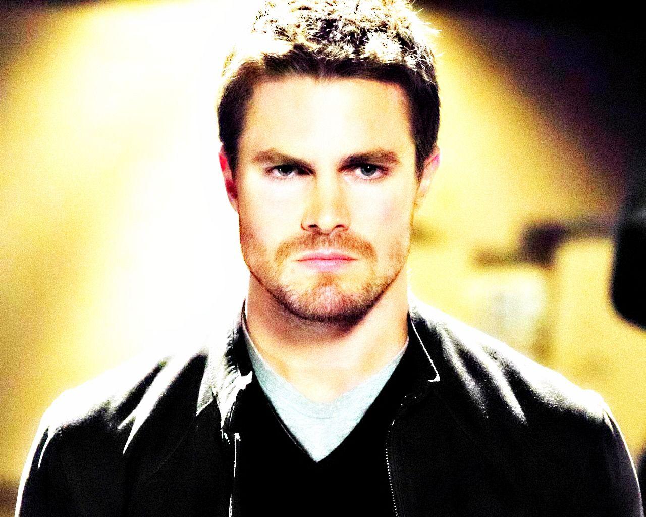1280x1024 Stephen Amell Amell Wallpaper