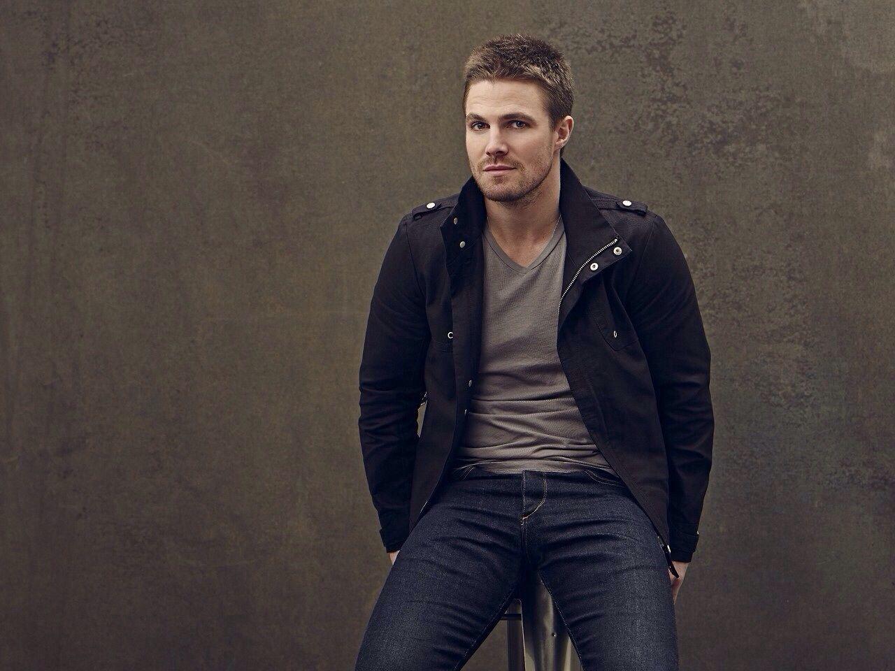 1280x960 Stephen Amell Photohoot