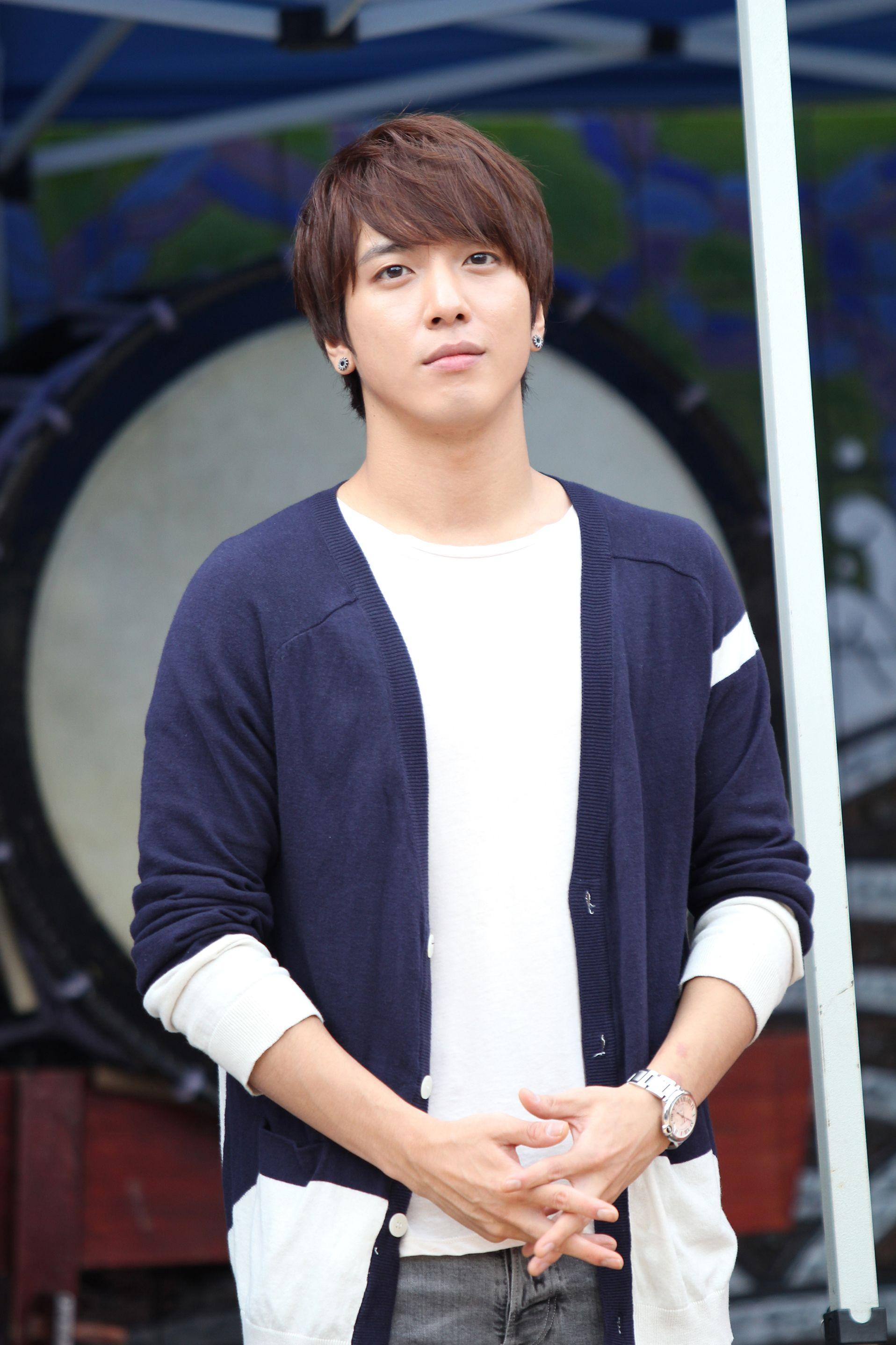 1916x2874 Jung Yong Hwa at Insadong in