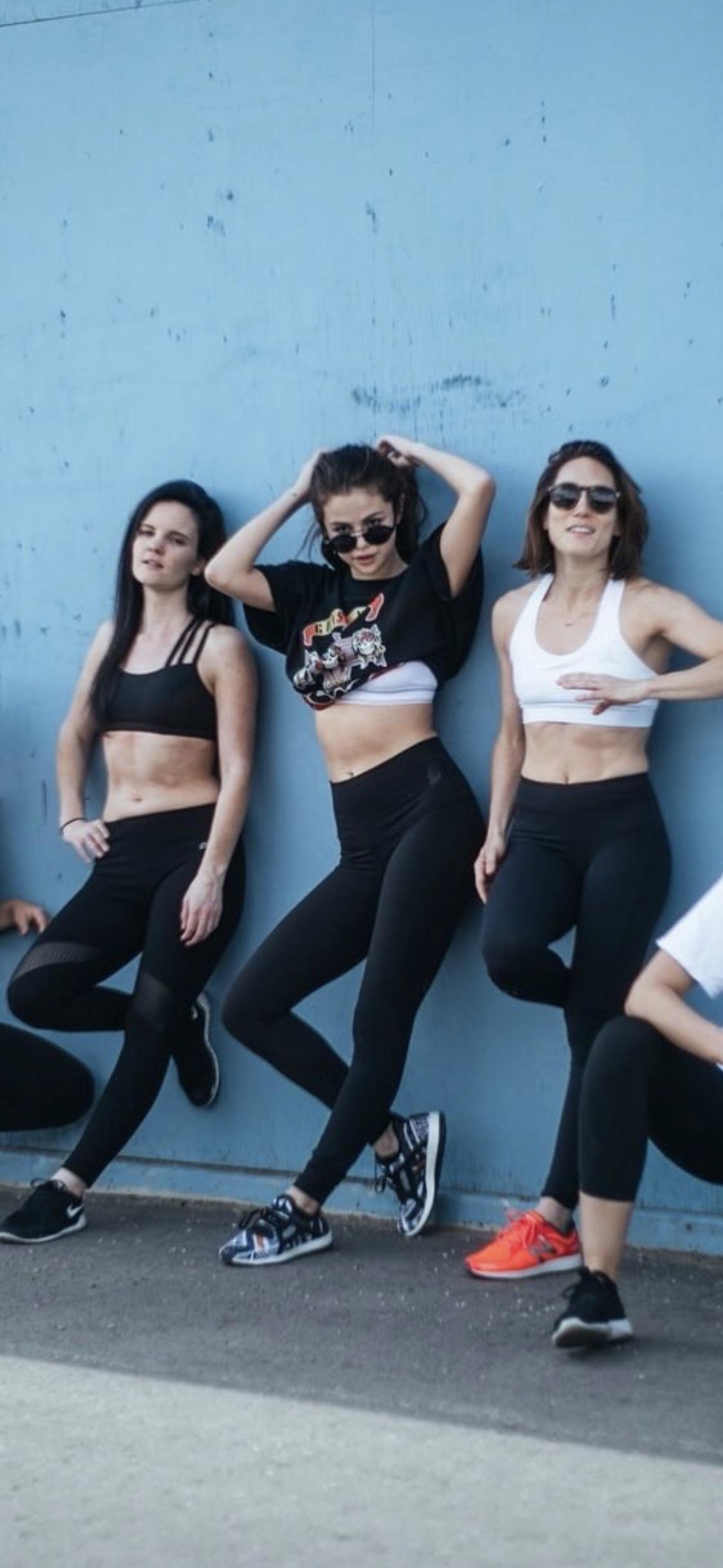 1125x2436 Revival Tour abs