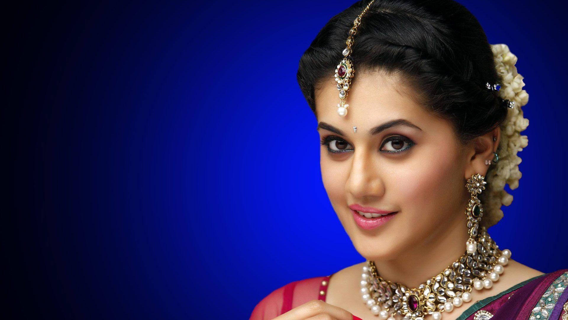 1920x1080 Taapsee Pannu Beautiful Image And Full HD Wallpaper