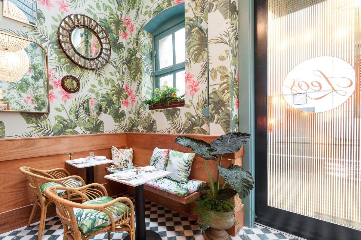 1200x800 Restaurant Trend: Modern Tropical Wallpaper Patterns Are Everywhere