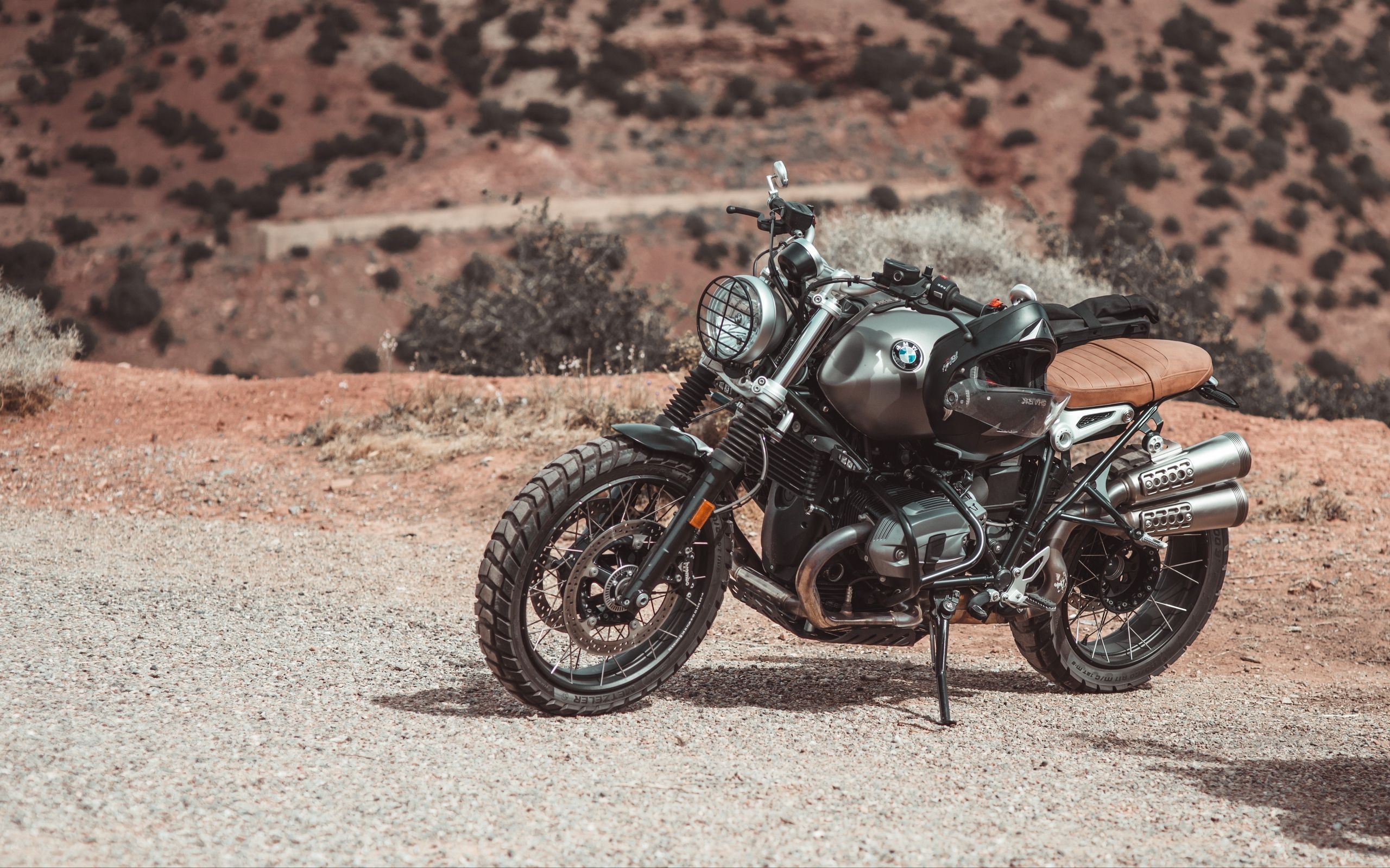 2560x1600 BMW R nine T Wallpaper