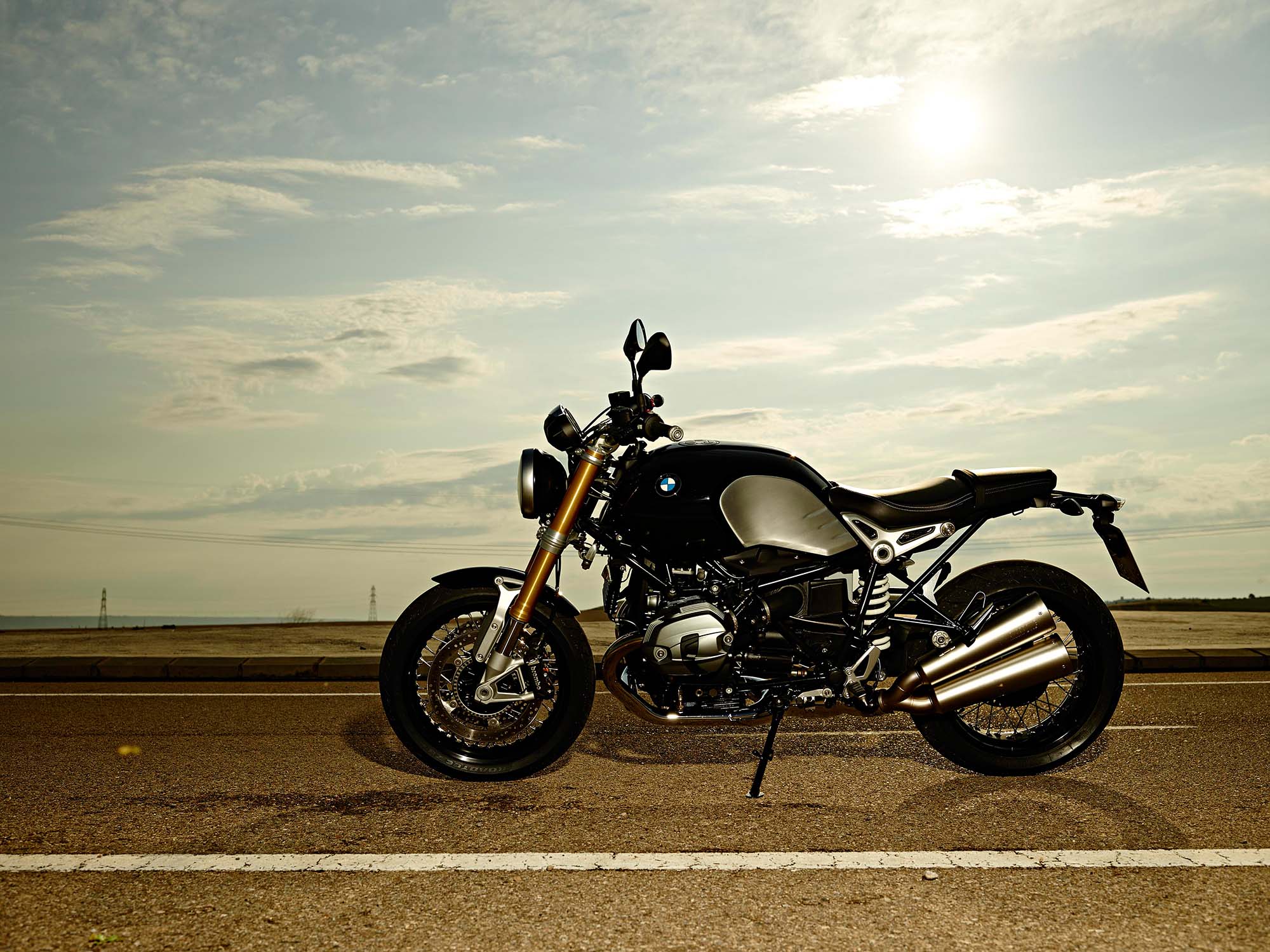 2000x1499 BMW R Nine T Wallpaper