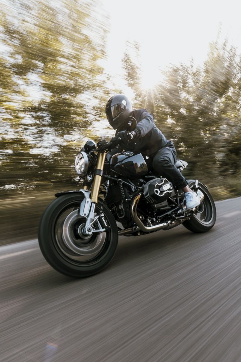 800x1200 Elevated Oilhead: Le Motographe's BMW R NineT