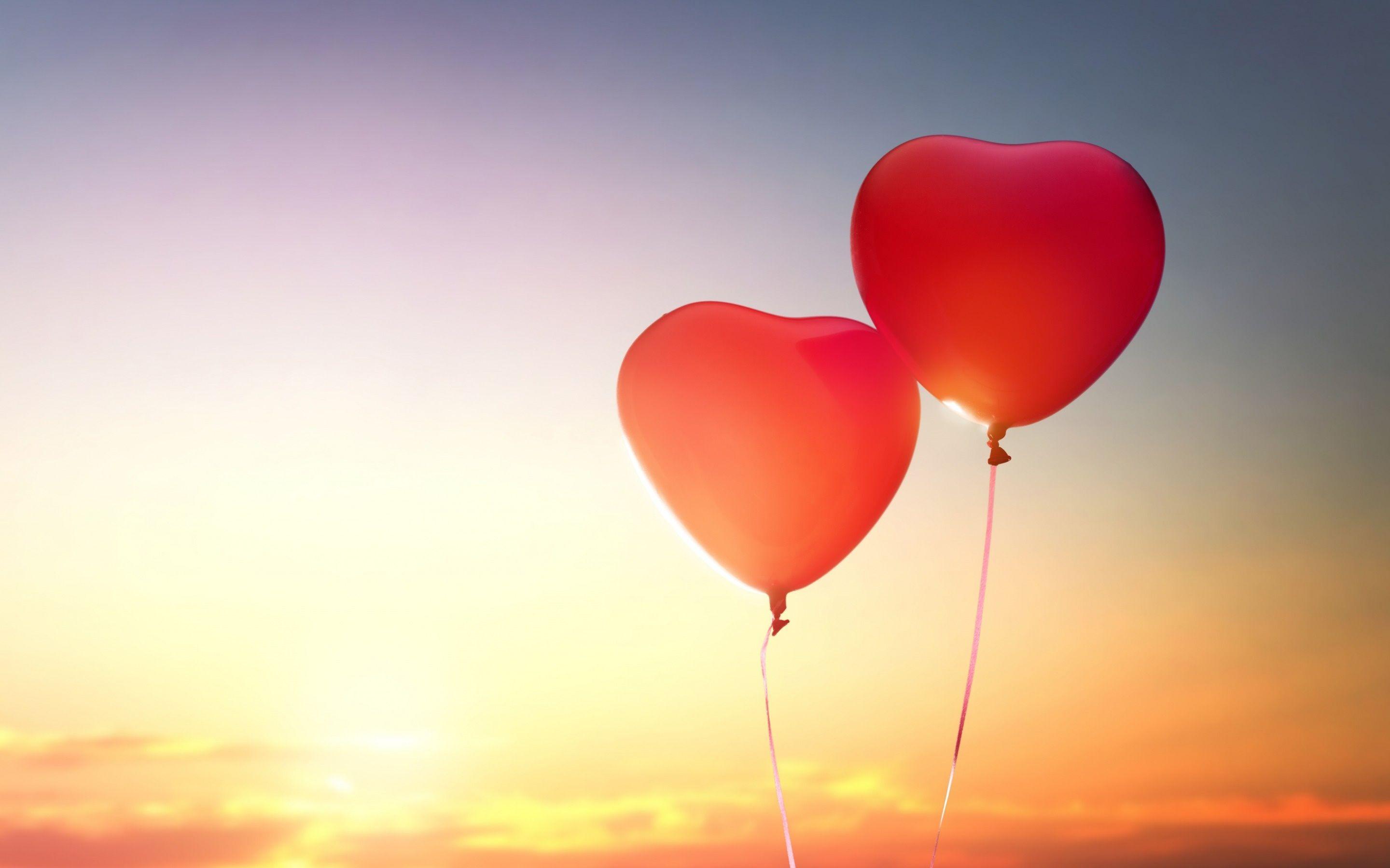 2880x1800 Romantic Heart Balloon Love wallpaper