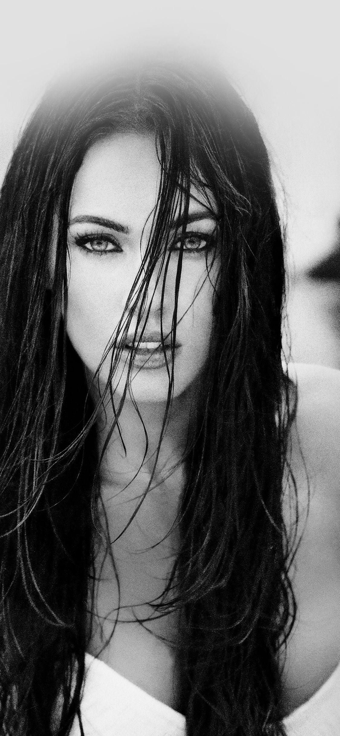 1125x2436 iPhoneXpapers fox bw hot dark swim bikini model