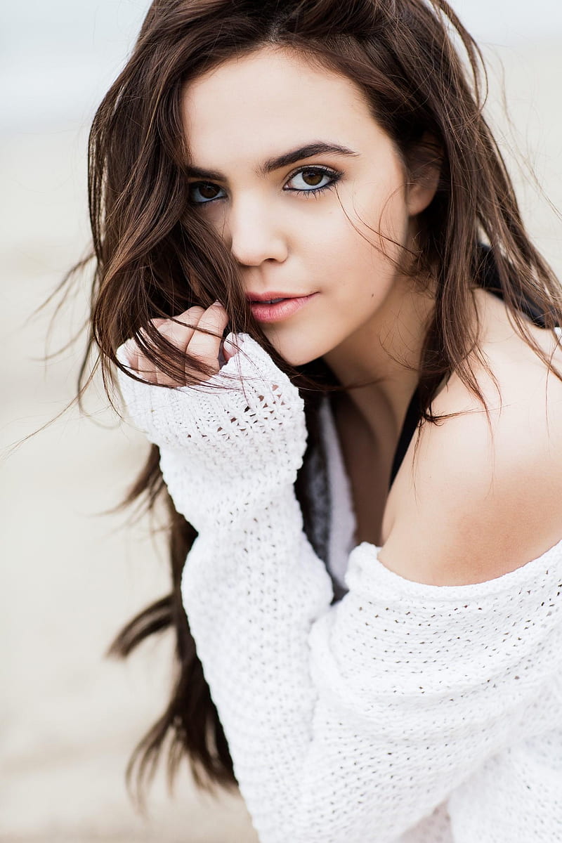 800x1200 Bailee Madison, actress, brunette, long hair, simple background, white background, HD phone wallpaper