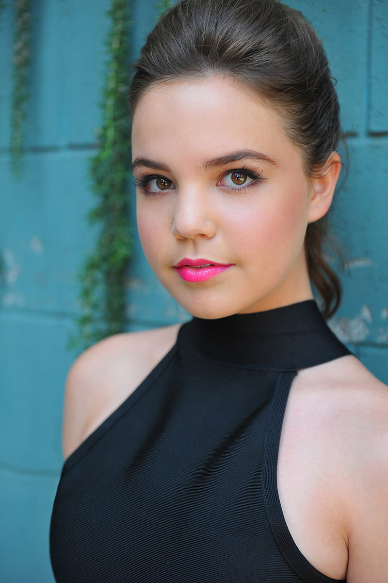 800x1200 Bailee Madison, women, actress, brunette, pink lipstick, ponytail, HD phone wallpaper